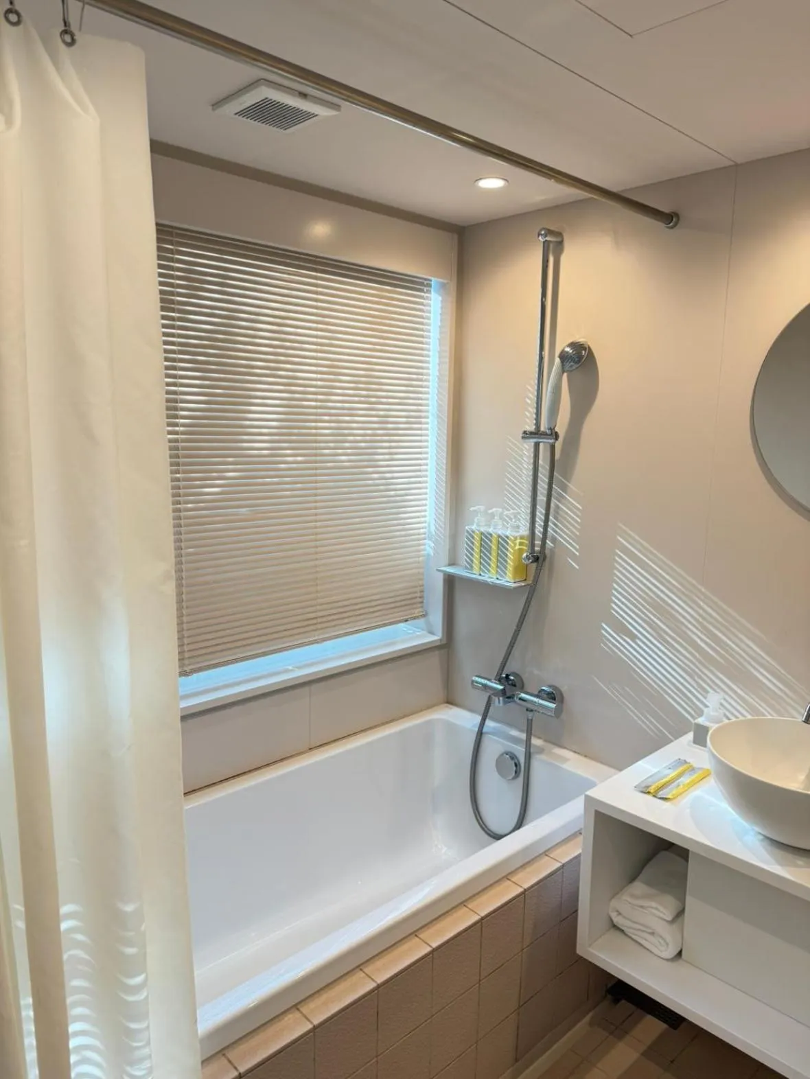 Shower in toggle hotel suidobashi TOKYO