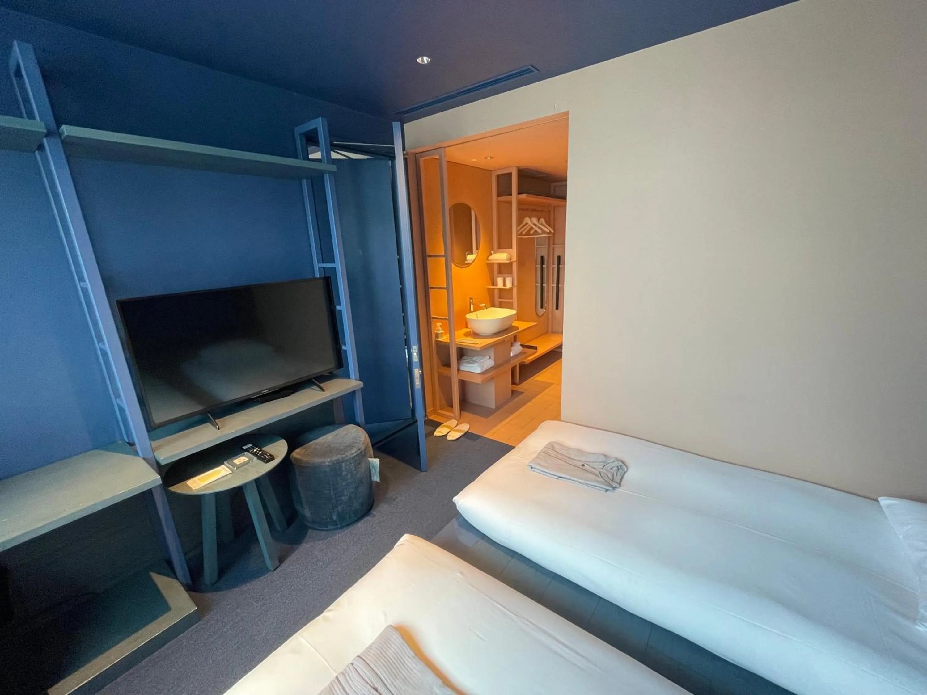 Bed in toggle hotel suidobashi TOKYO