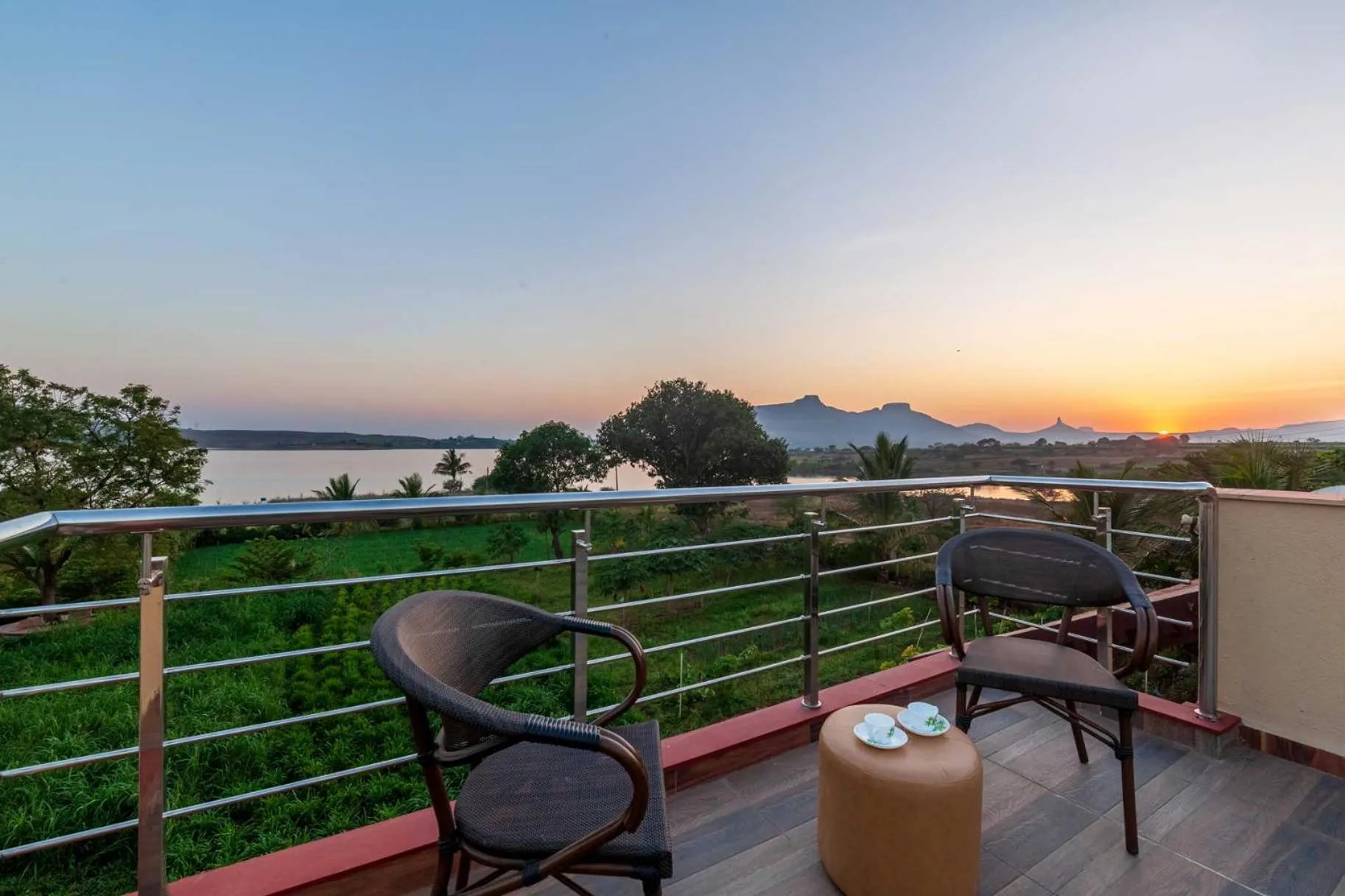 Luna Villa by StayVista - Lakeside charm with Terrace, Lush lawn & Modern decor