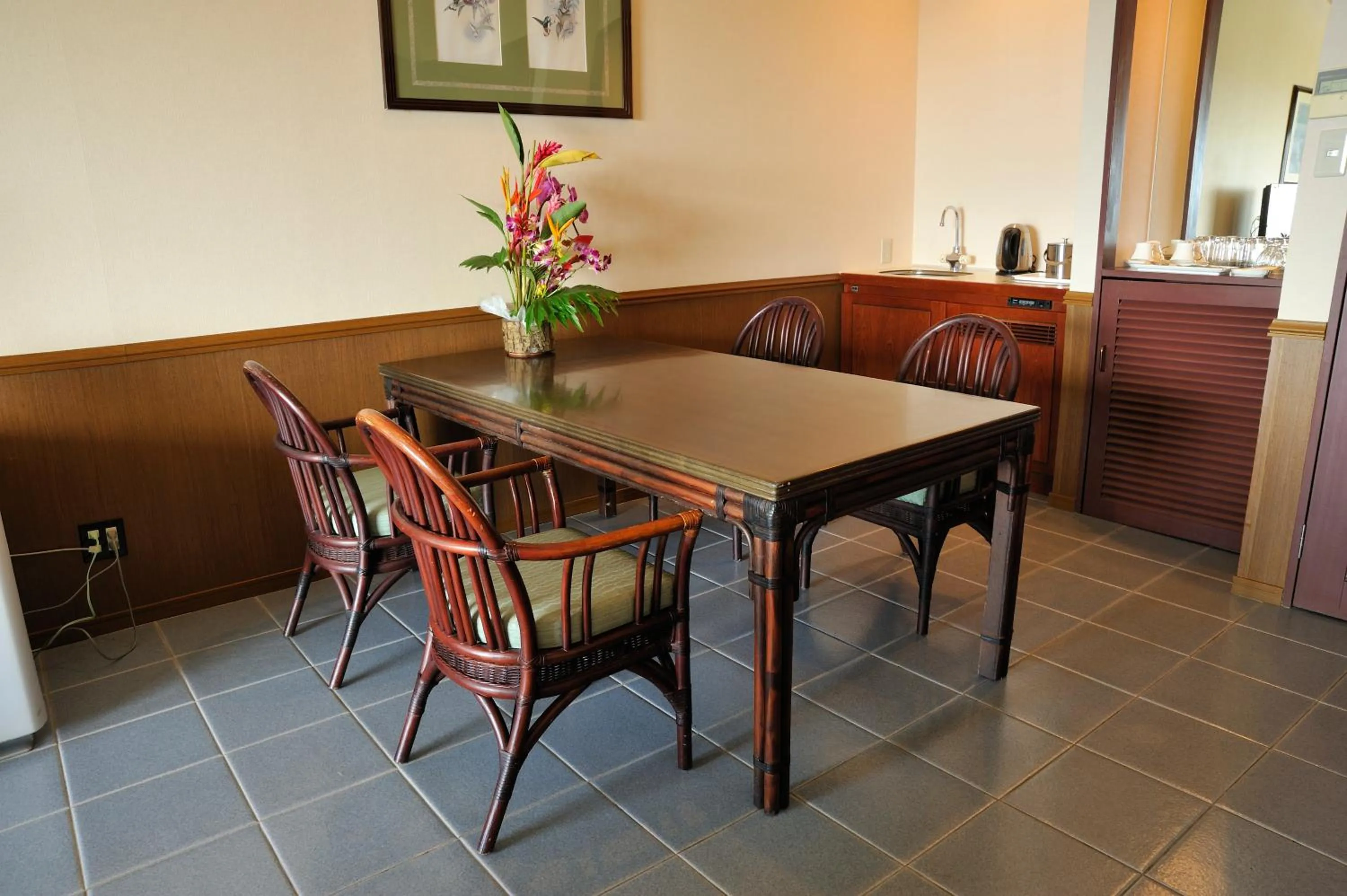 Photo of the whole room in EXES Ishigaki