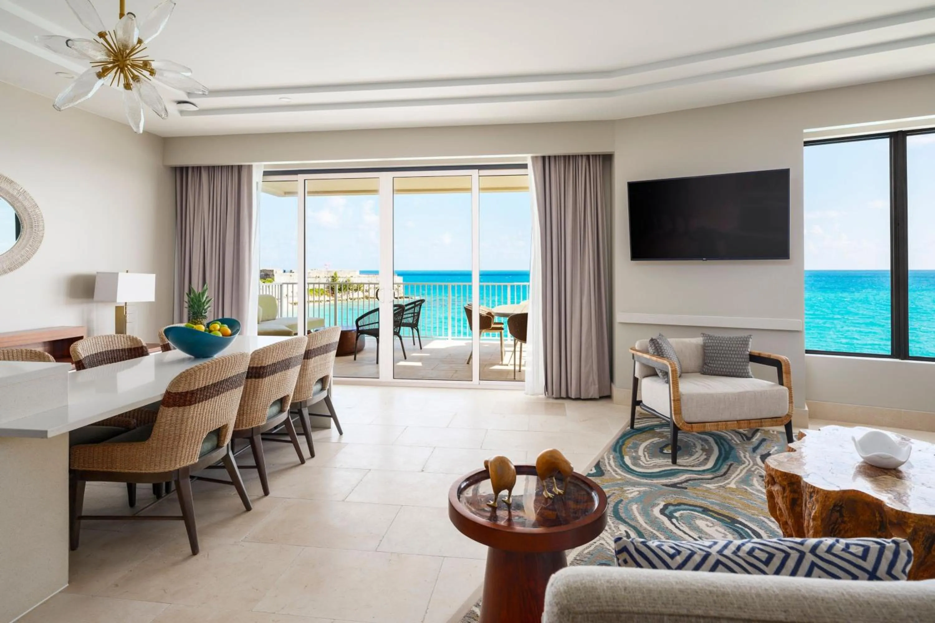 Living room in The St. Regis Bermuda Resort