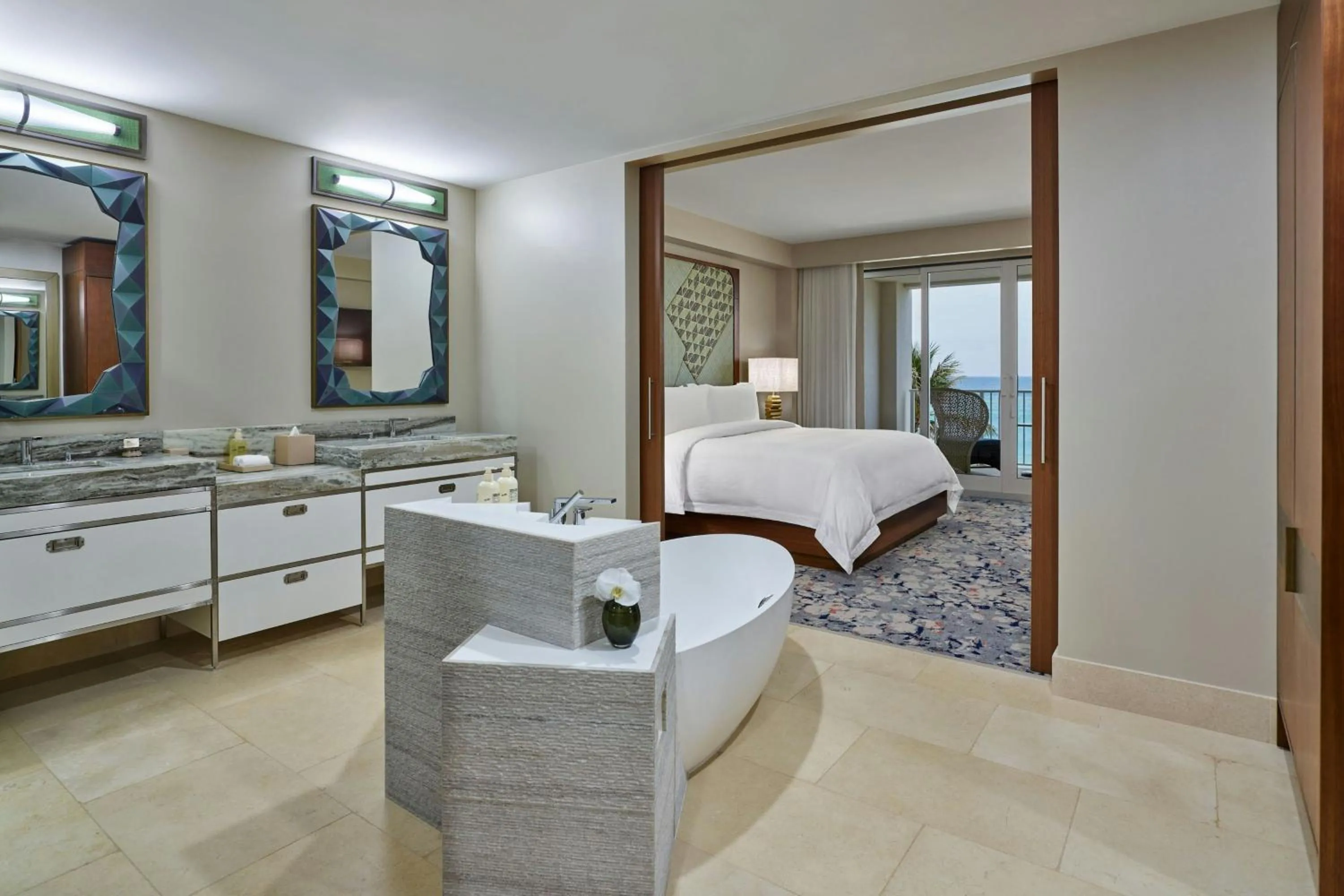 Bathroom, Bed in The St. Regis Bermuda Resort
