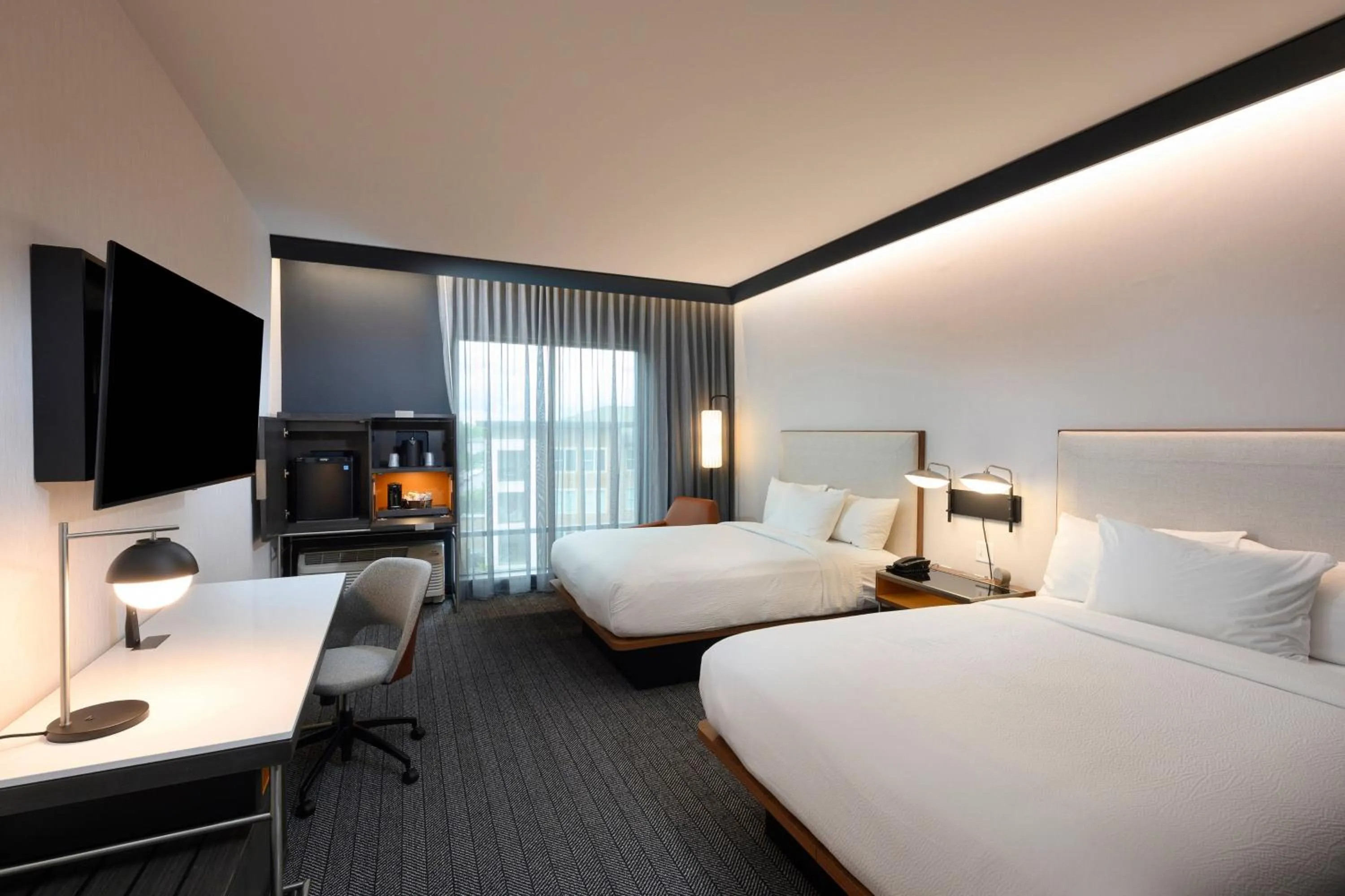 Photo of the whole room, Bed in Courtyard by Marriott Charlotte Waverly