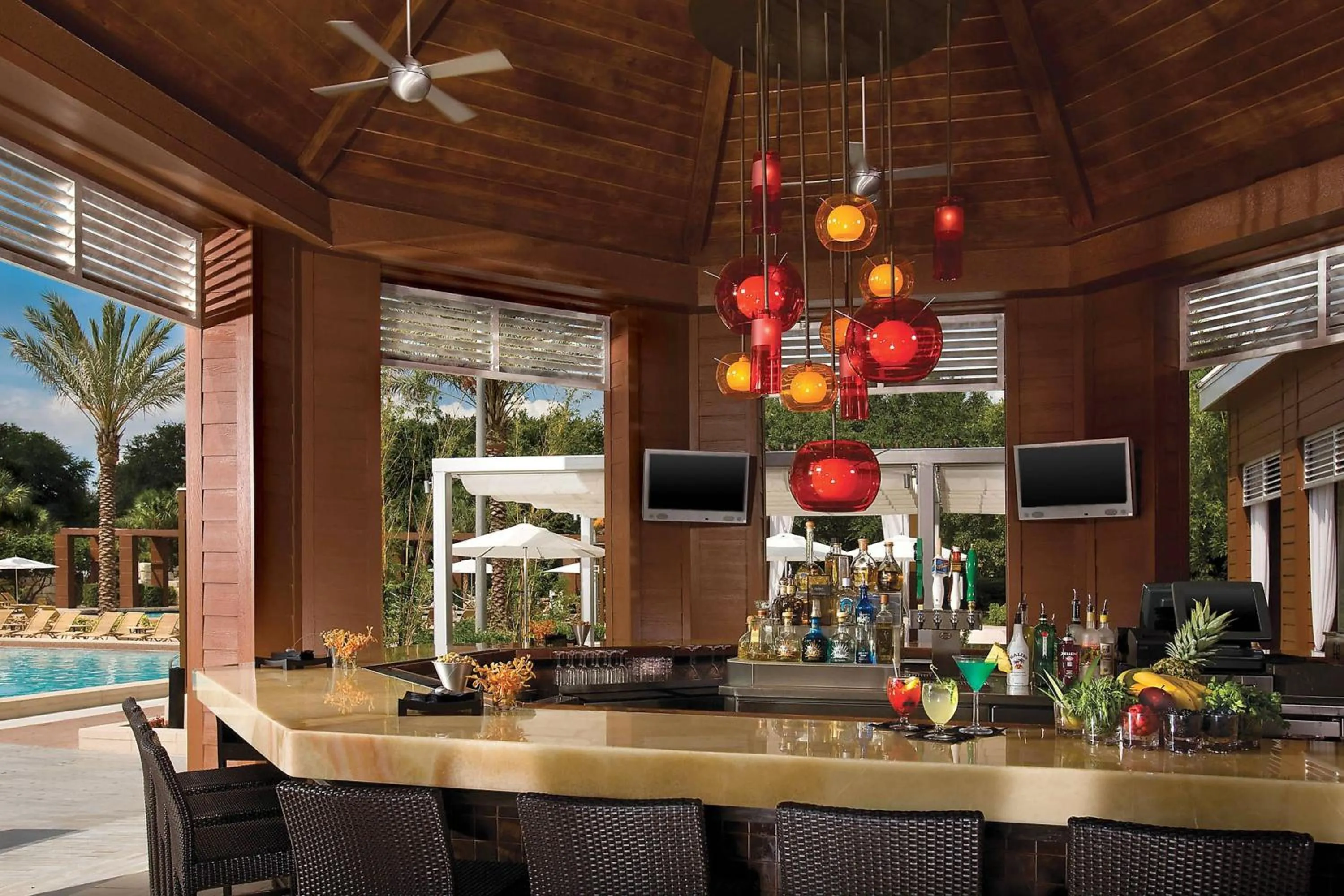 Lounge or bar in Walt Disney World Swan Reserve