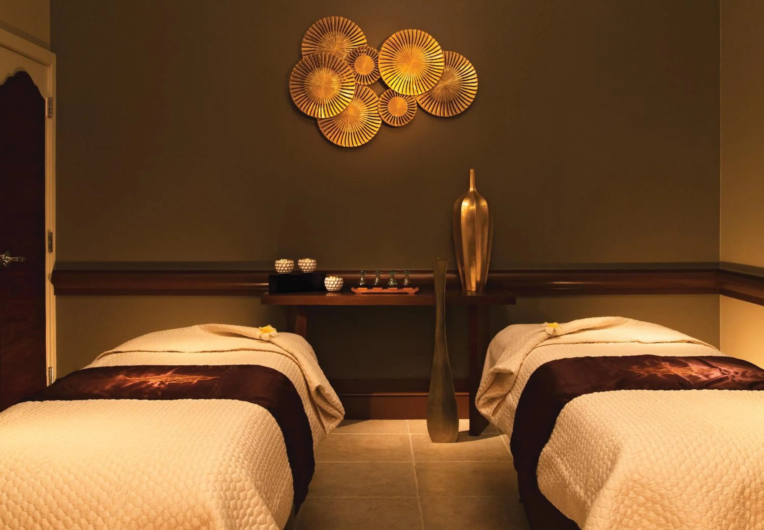 Spa and wellness centre/facilities, Bed in Walt Disney World Swan Reserve