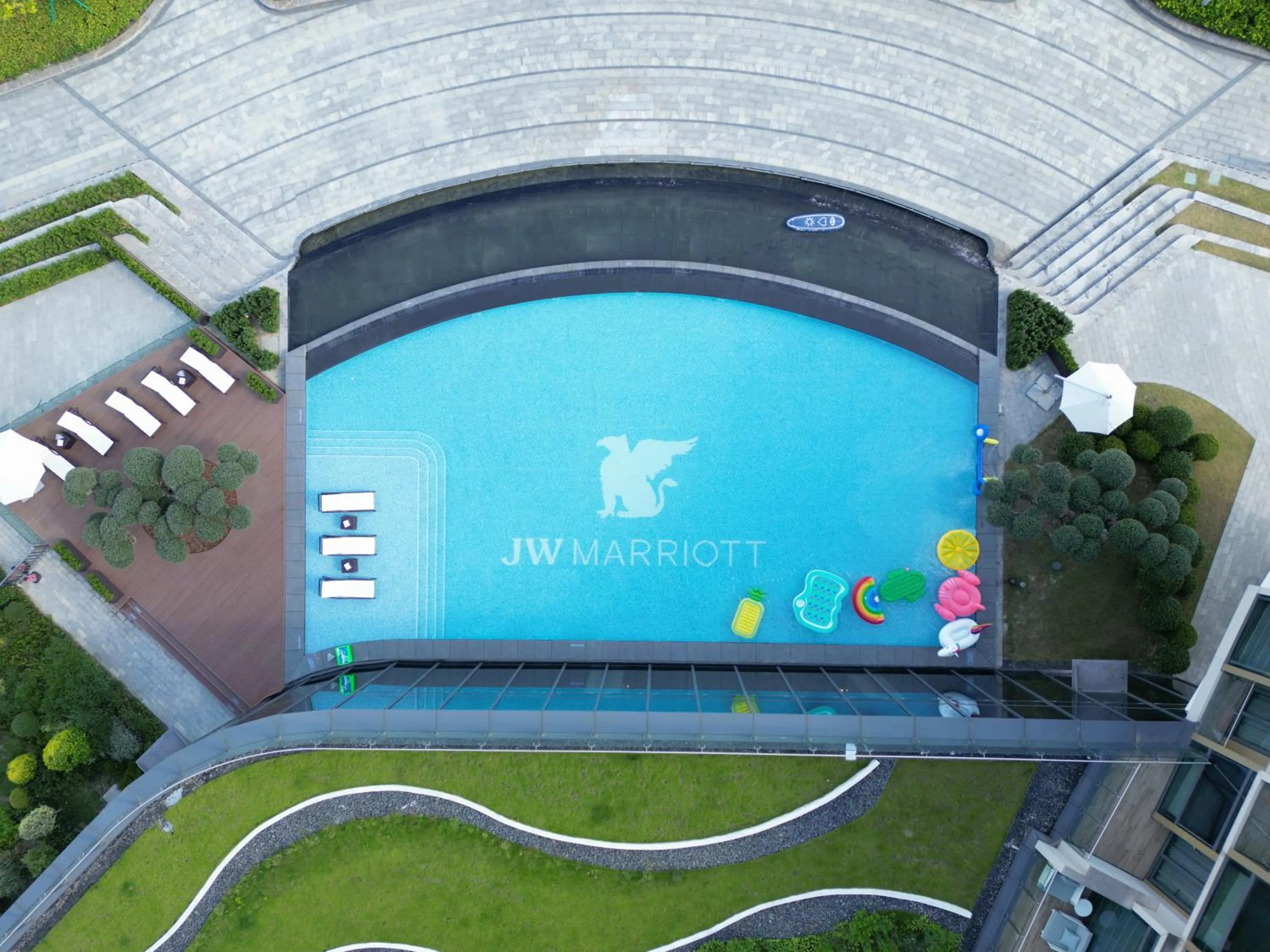 Swimming pool in JW Marriott Shanghai Fengxian