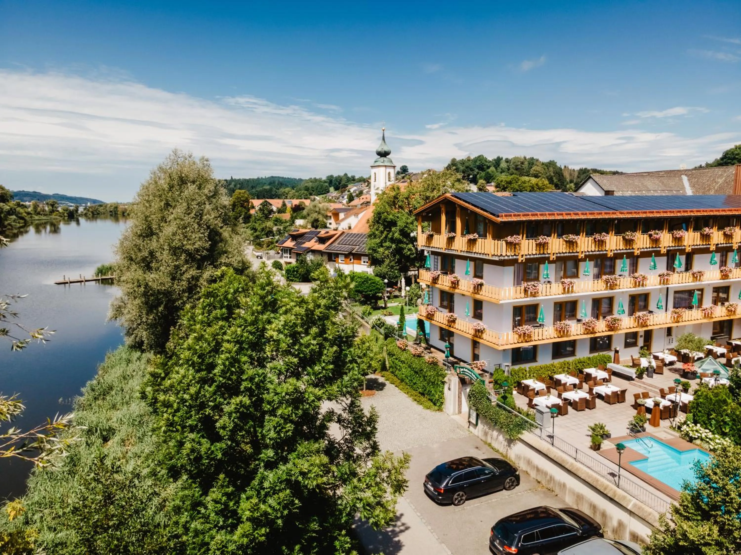 Property building in Hotel Restaurant Zum Goldenen Anker mit Hallenbad & Wellnessbereich