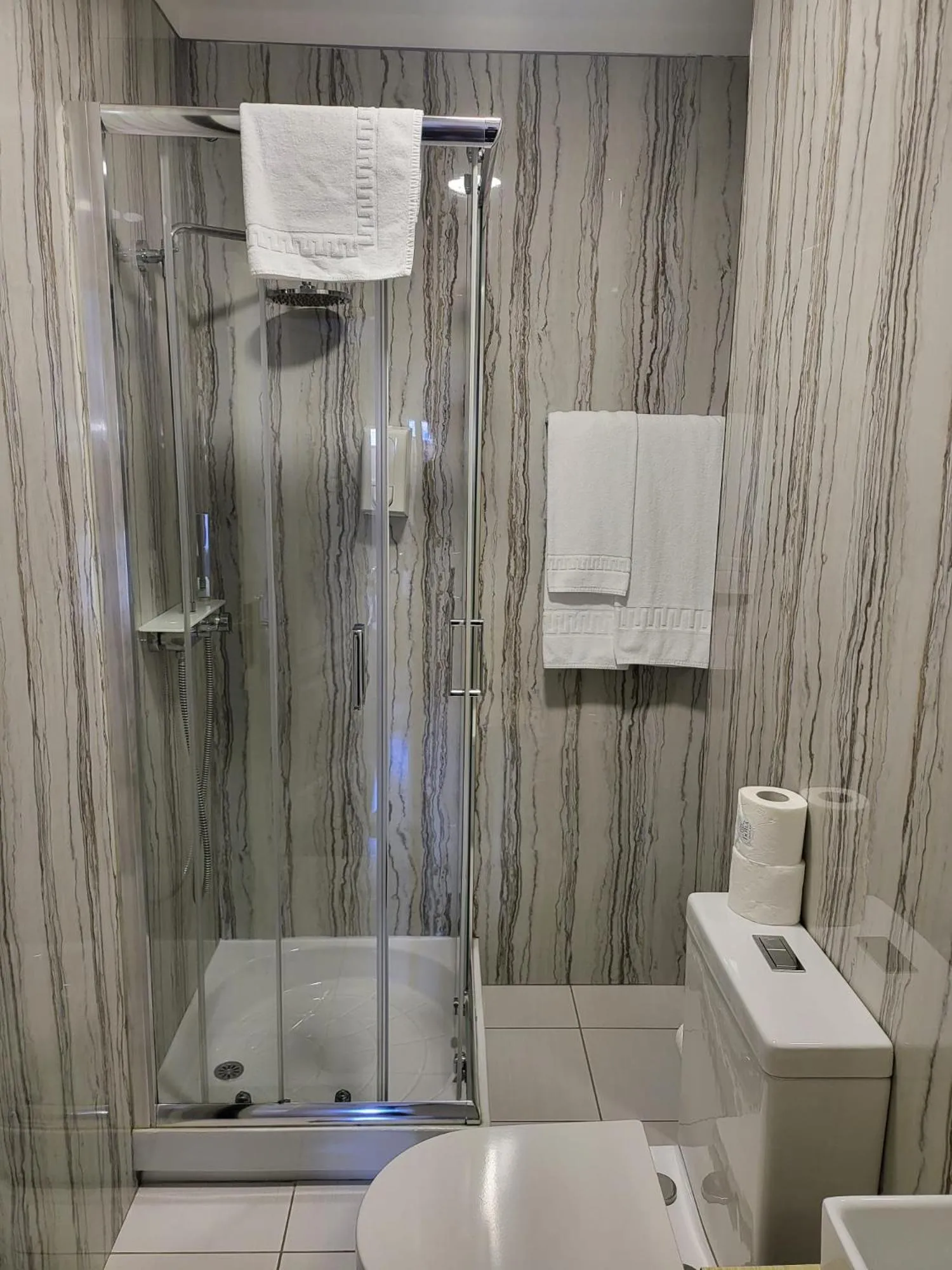 Shower in Hotel Residencial Dora