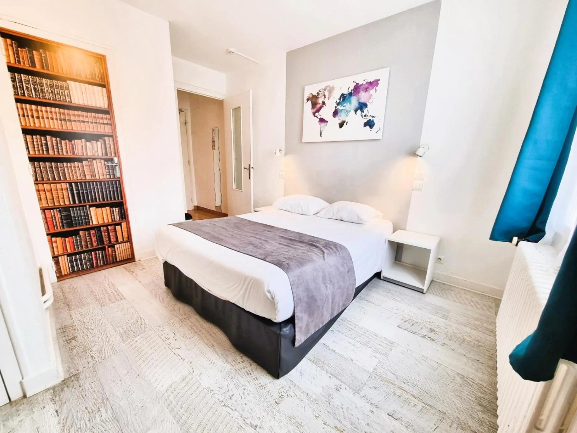 Bed in Hotel Le Bourgogne