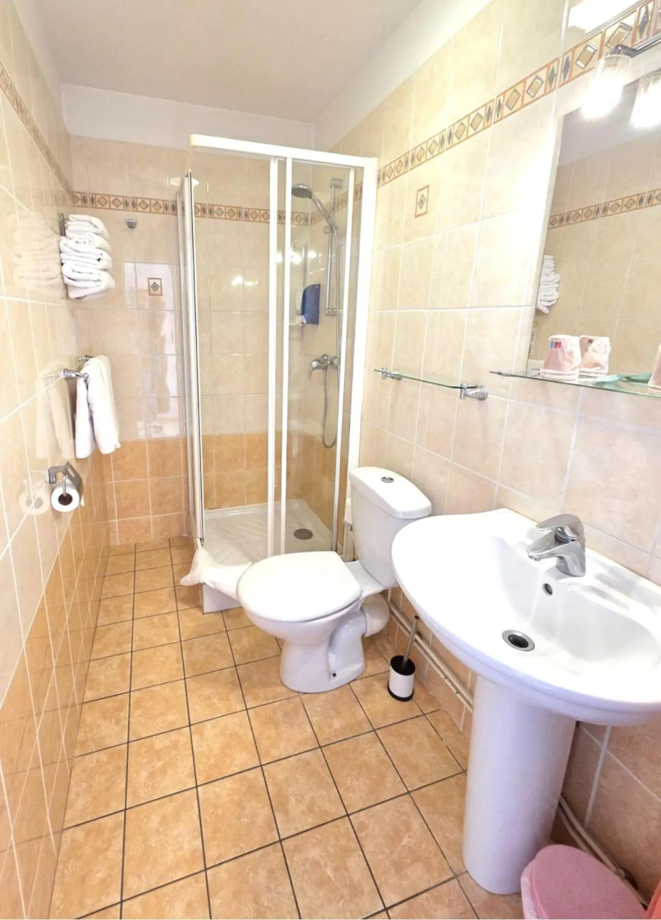 Property building in Hotel Le Bourgogne