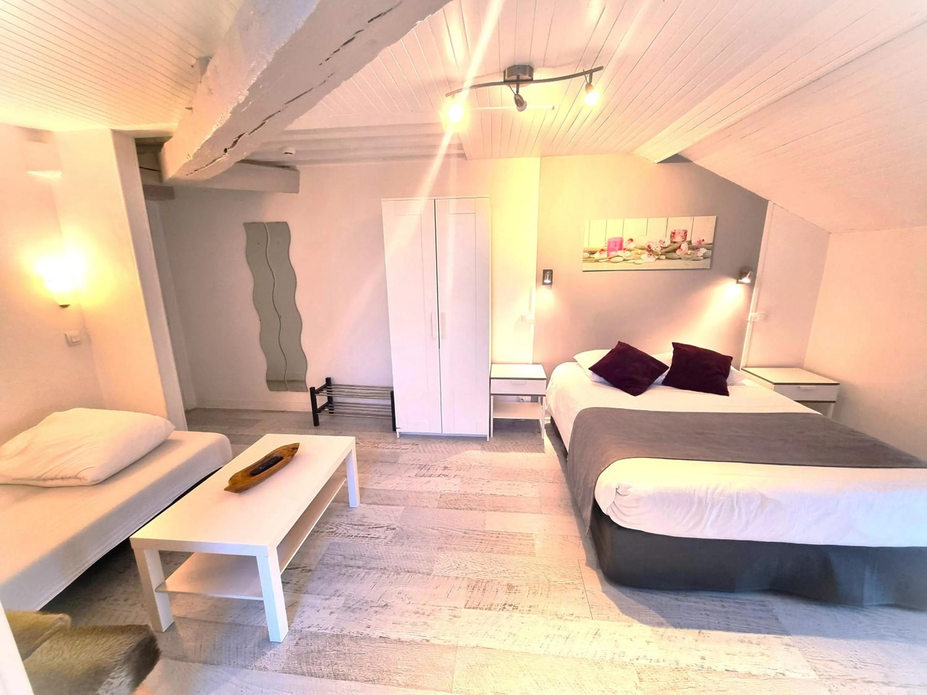 View (from property/room), Bed in Hotel Le Bourgogne