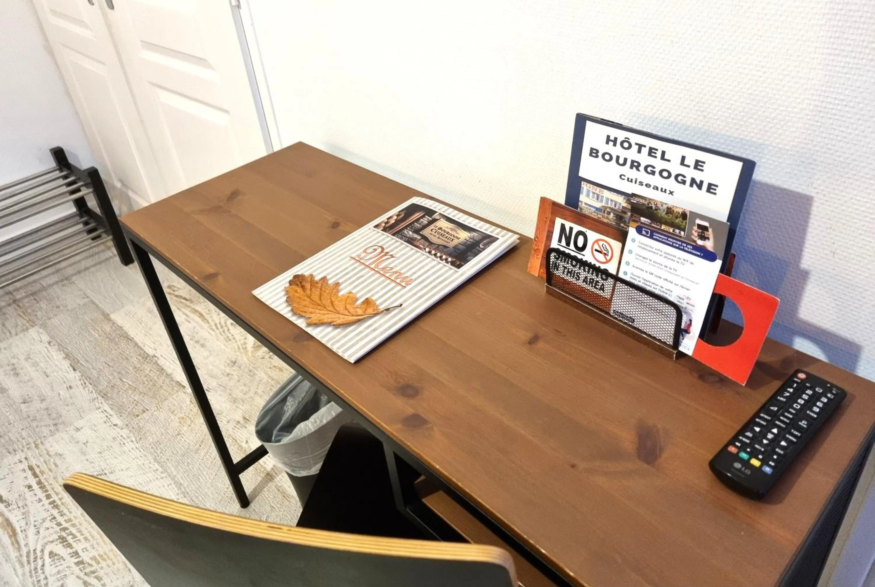 Bedroom in Hotel Le Bourgogne