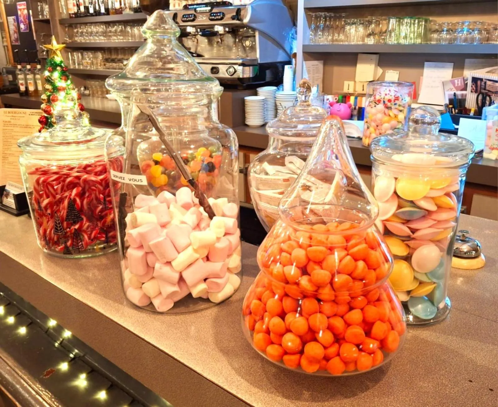 Property building in Hotel Le Bourgogne