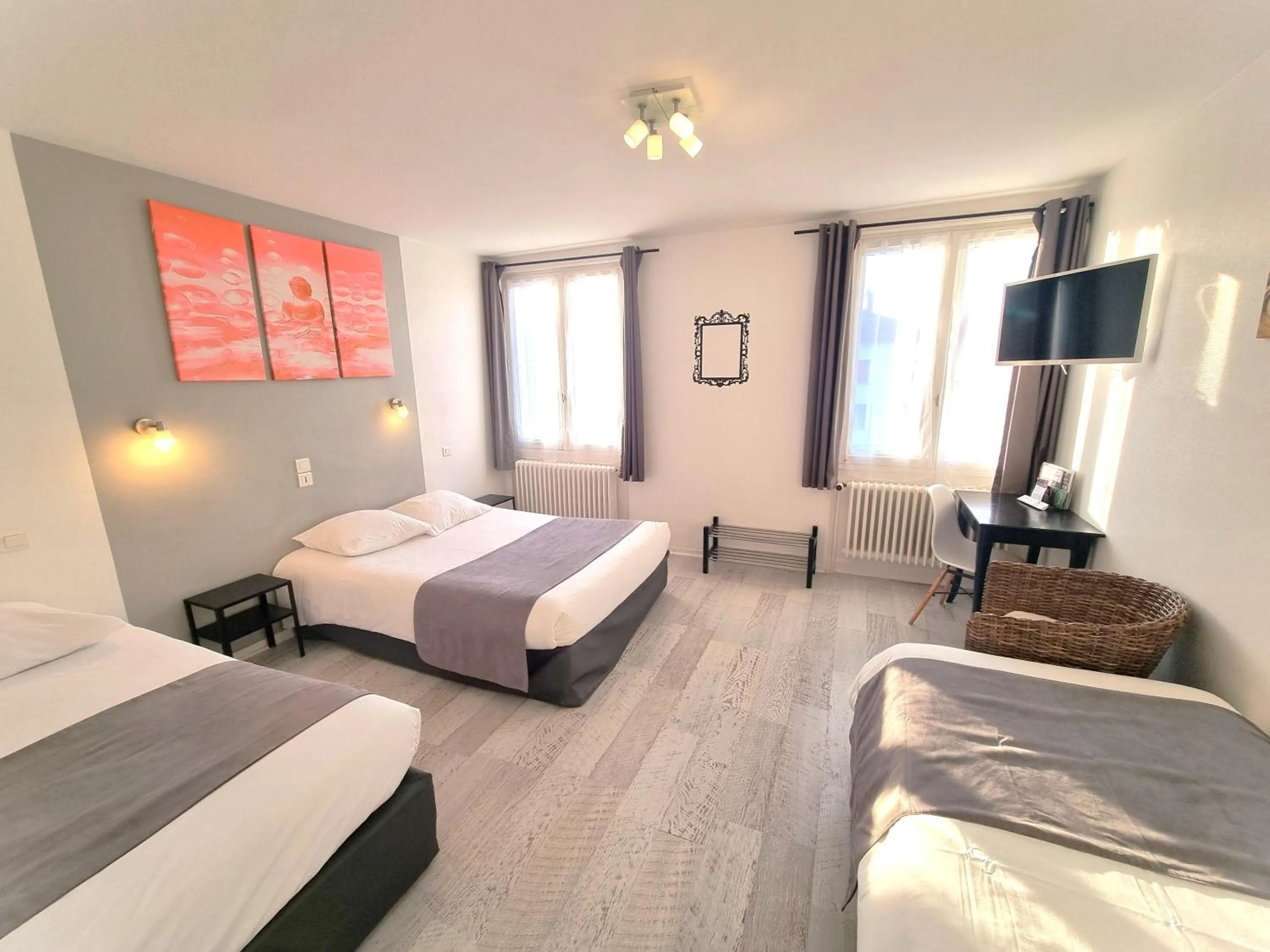 Property building, Bed in Hotel Le Bourgogne