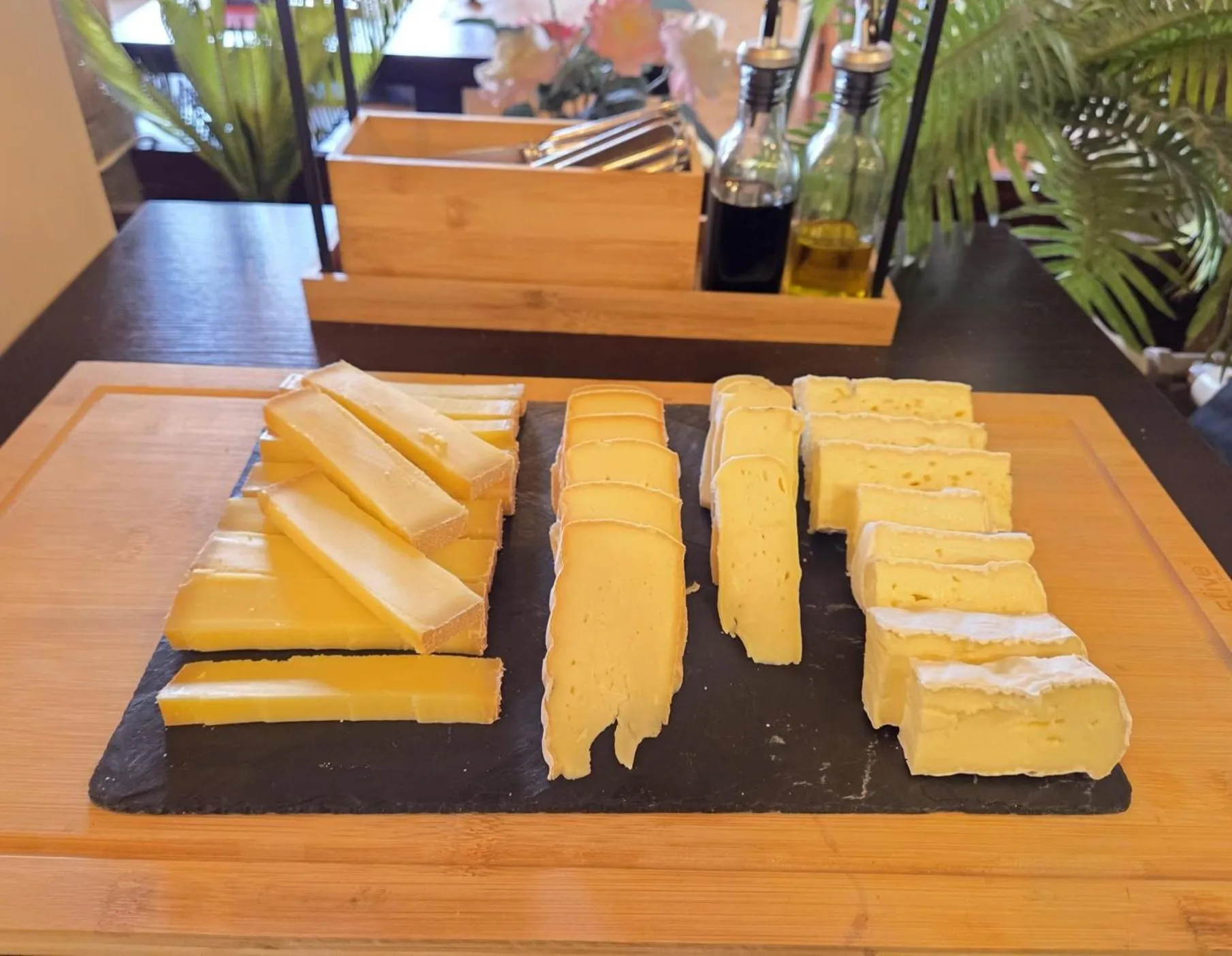 Restaurant/places to eat in Hotel Le Bourgogne