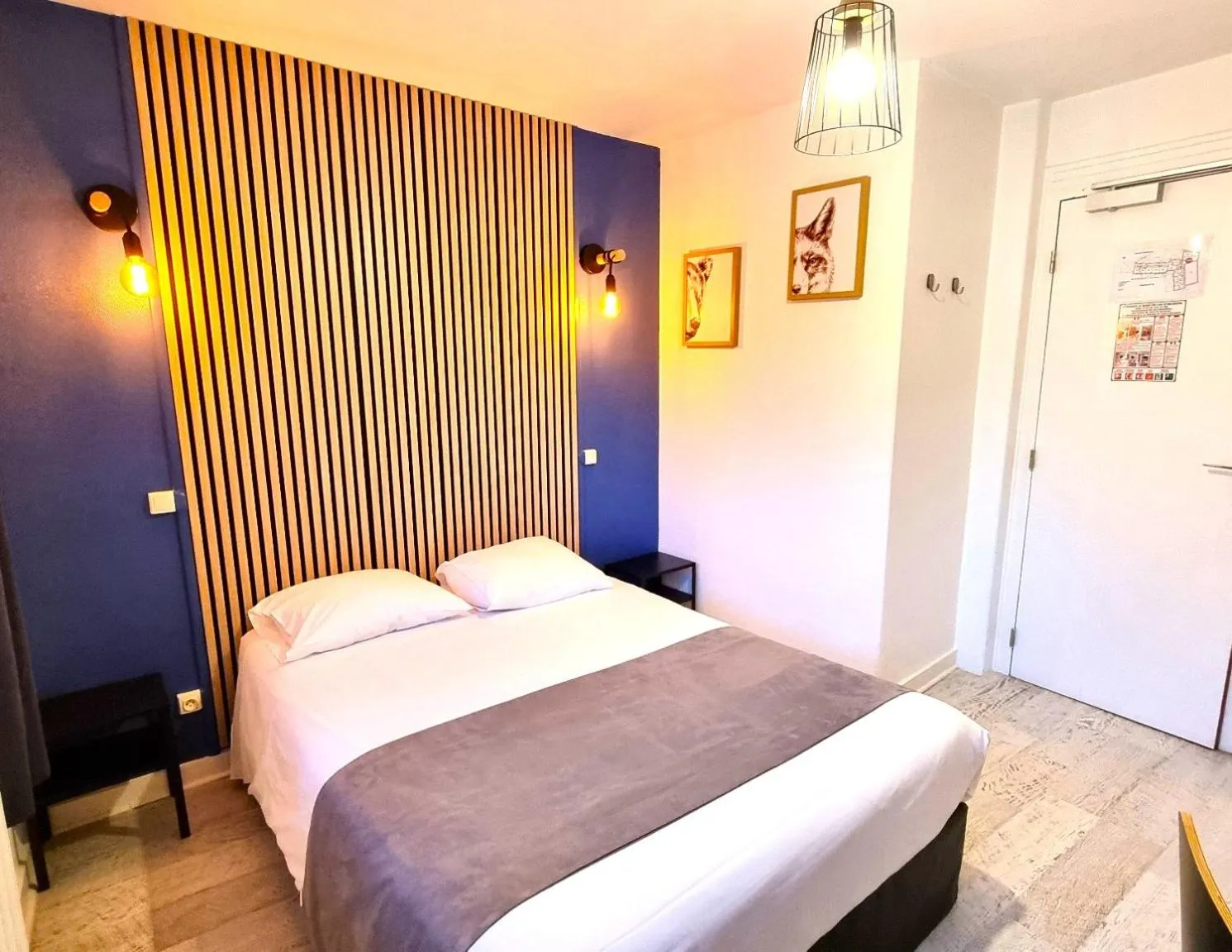 Bed in Hotel Le Bourgogne