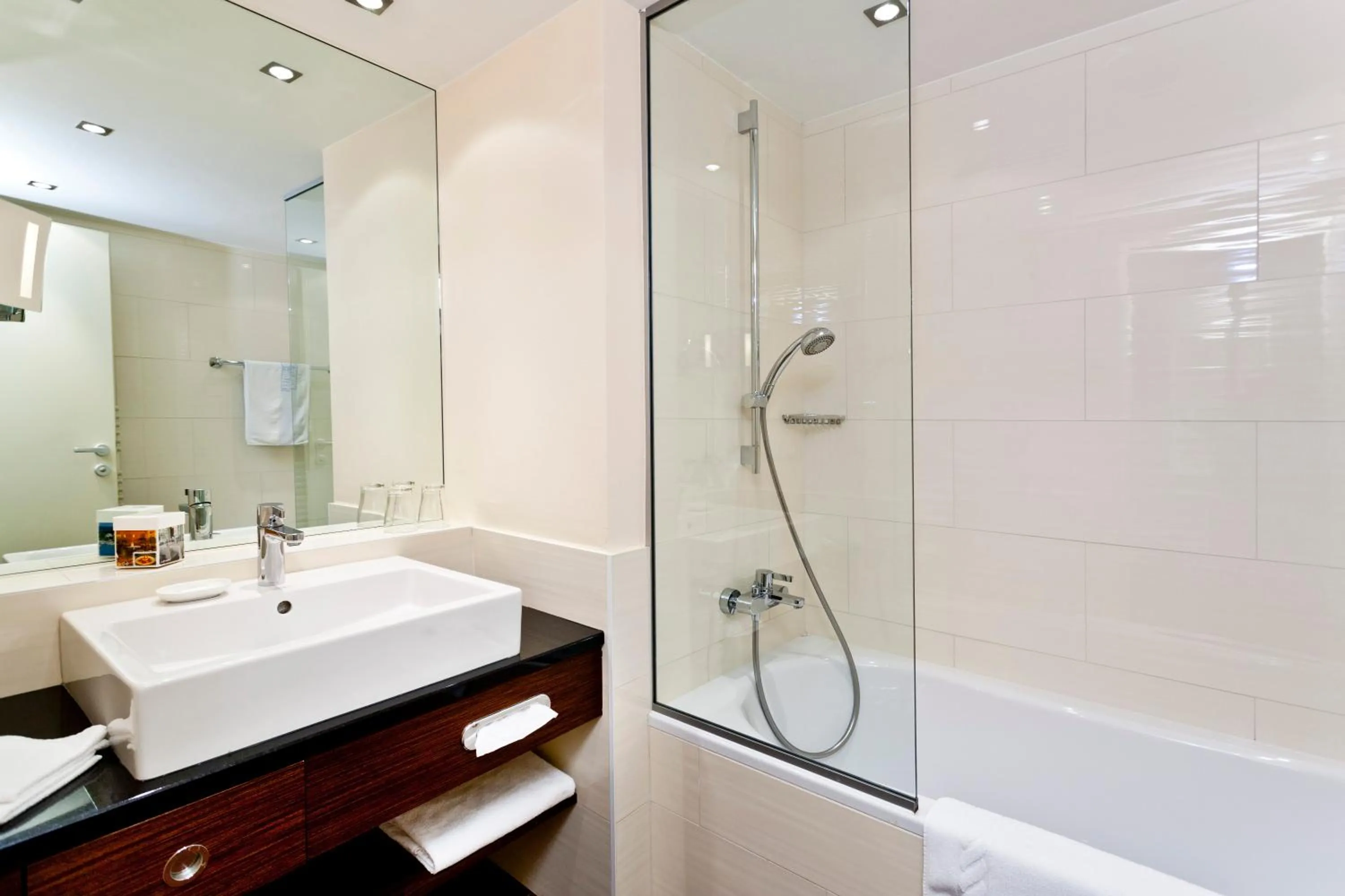 Bathroom in Casinohotel Velden