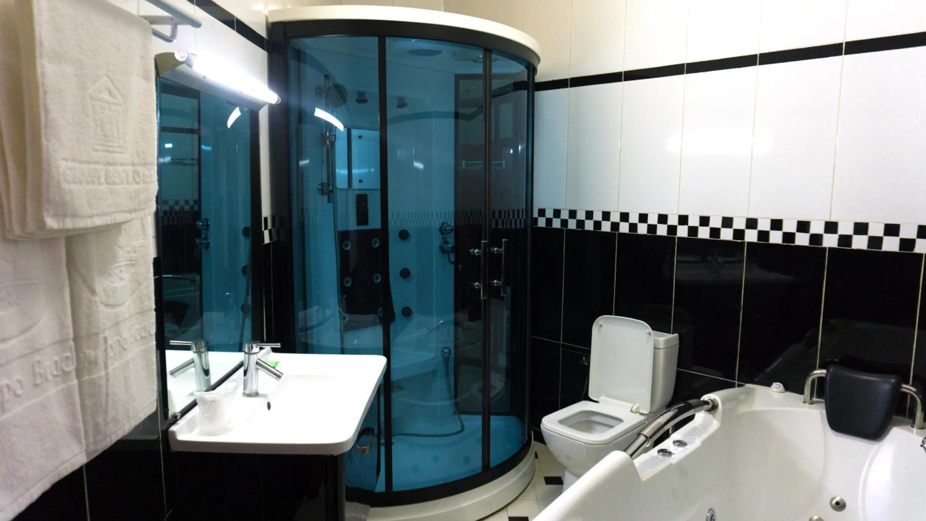 Bathroom in Millenium Popo Beach Hotel