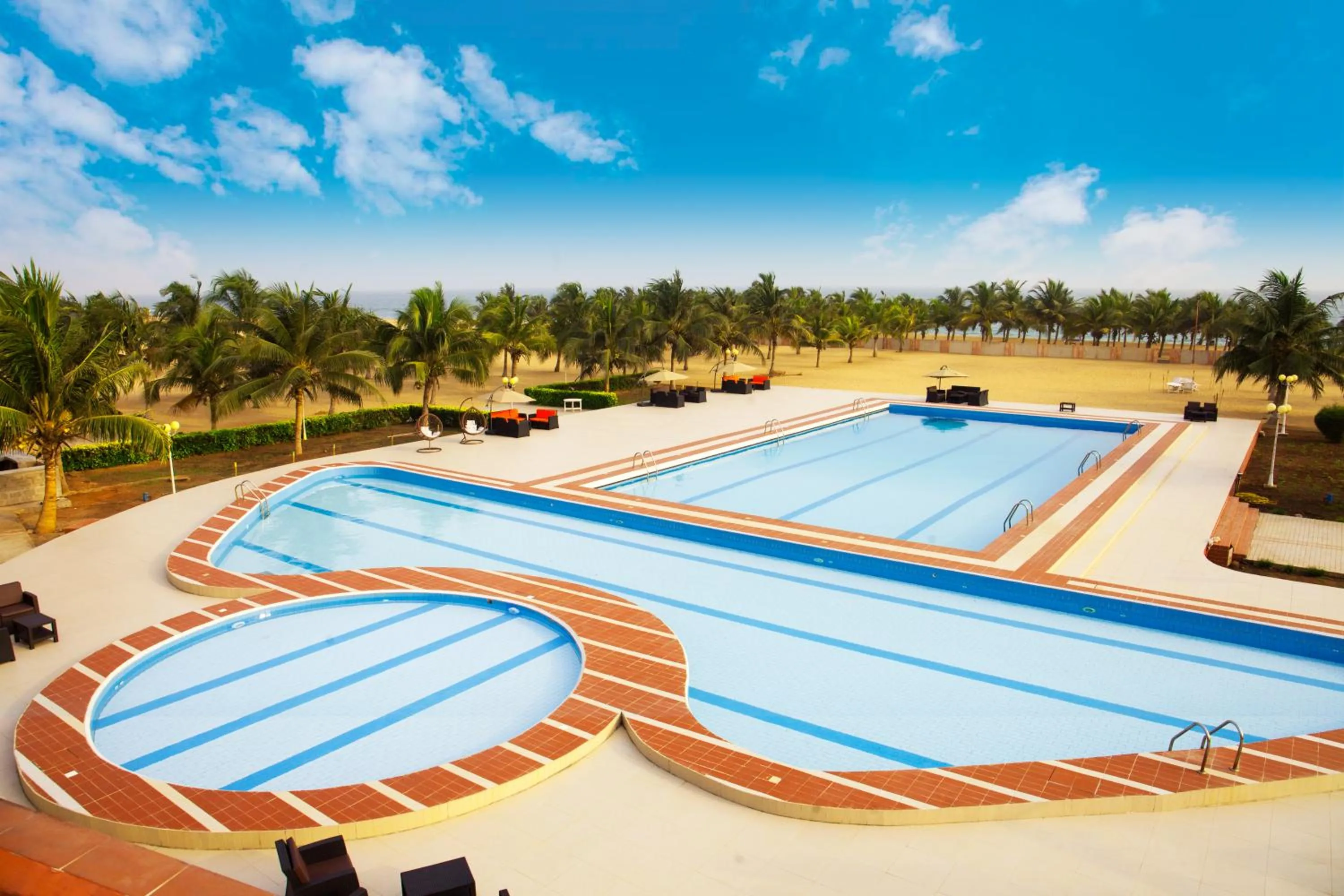 Swimming pool in Millenium Popo Beach Hotel
