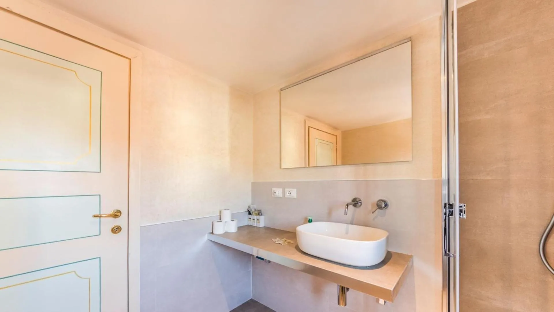 Bathroom in Residenza Al Mercato Grand Canal