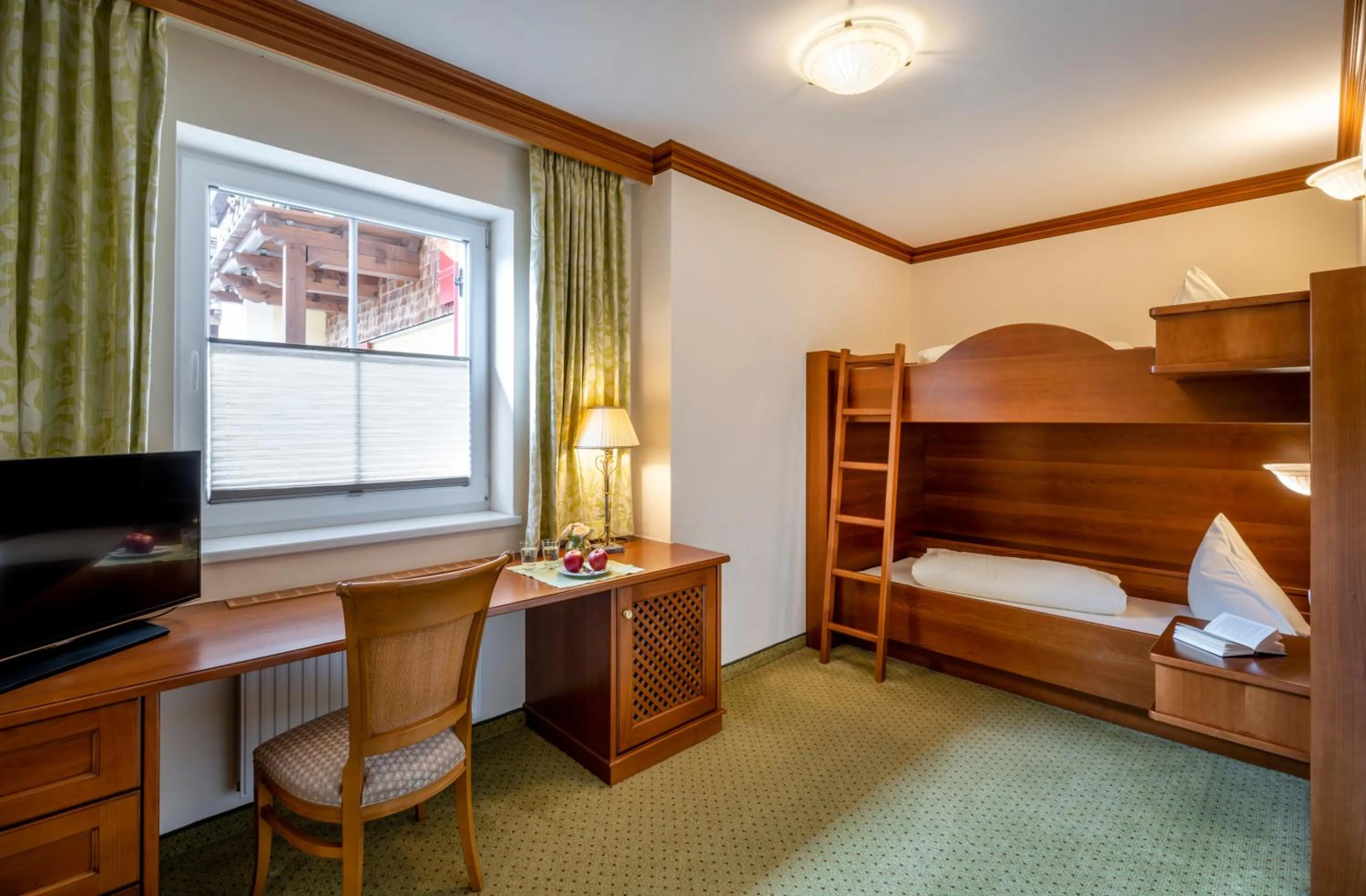 Bedroom, Bed in Hotel Post Lermoos