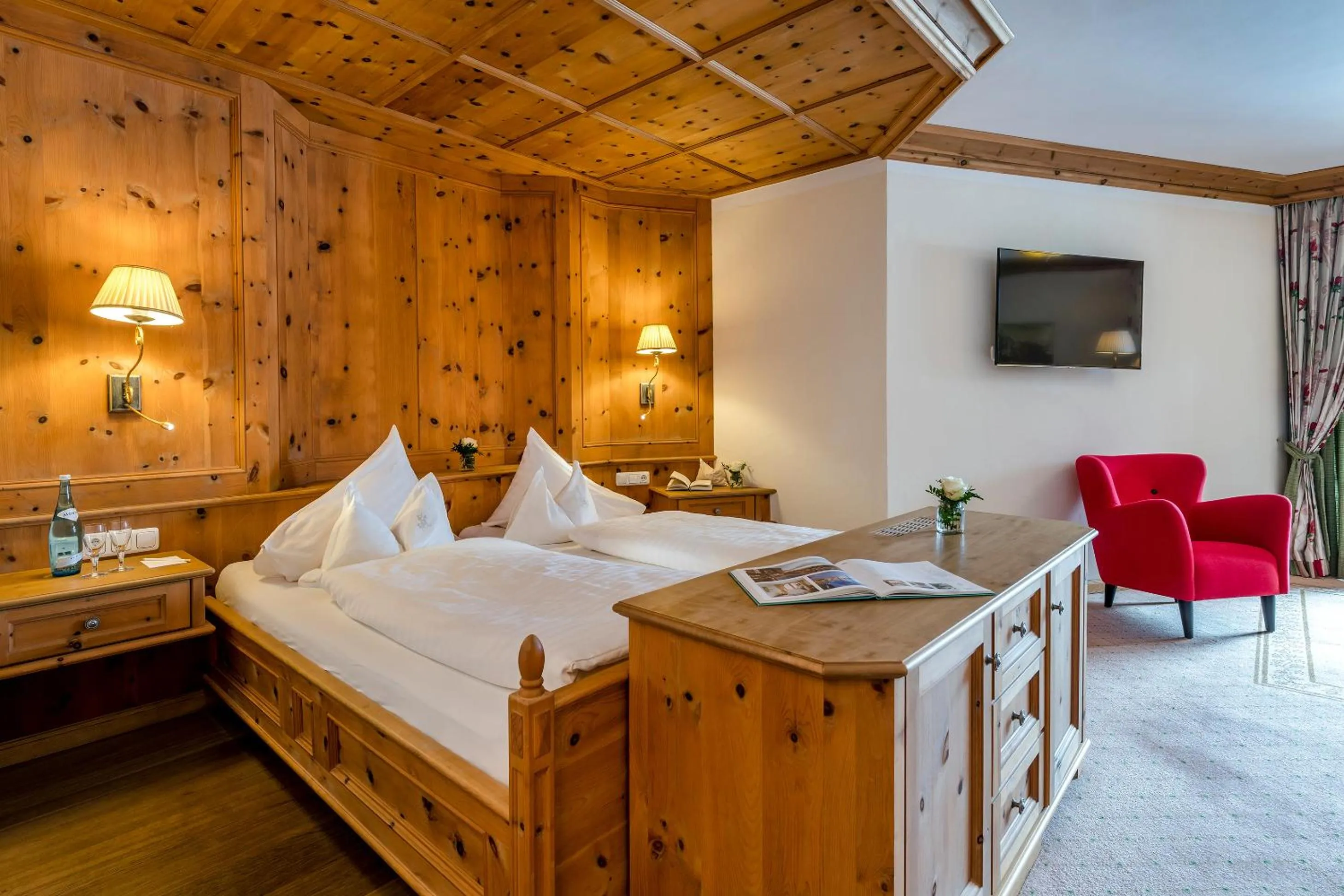 Bed in Hotel Post Lermoos superior