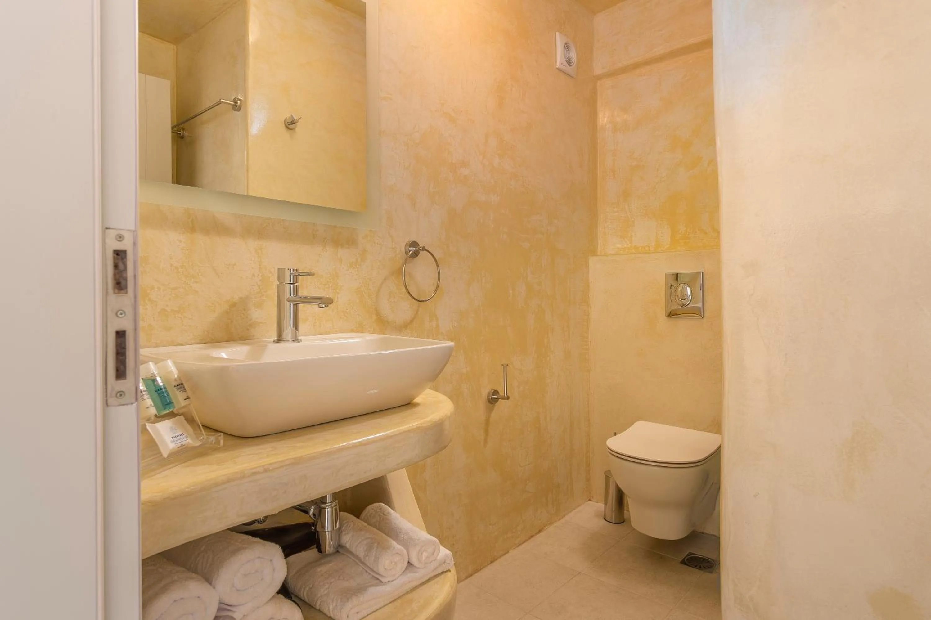 Bathroom in Sole d'oro Luxury Suites