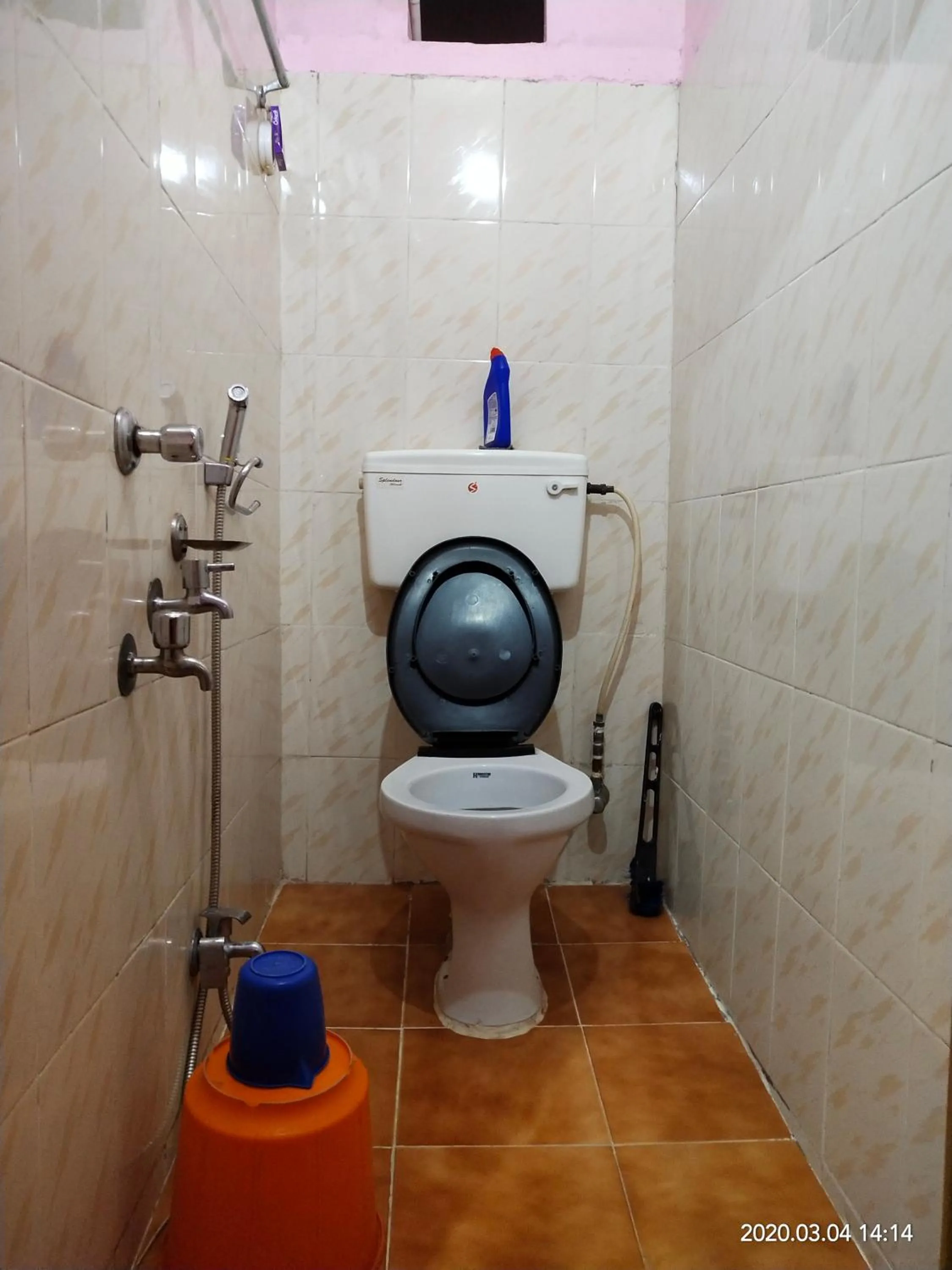 Budget Single Room in AMINA LODGE