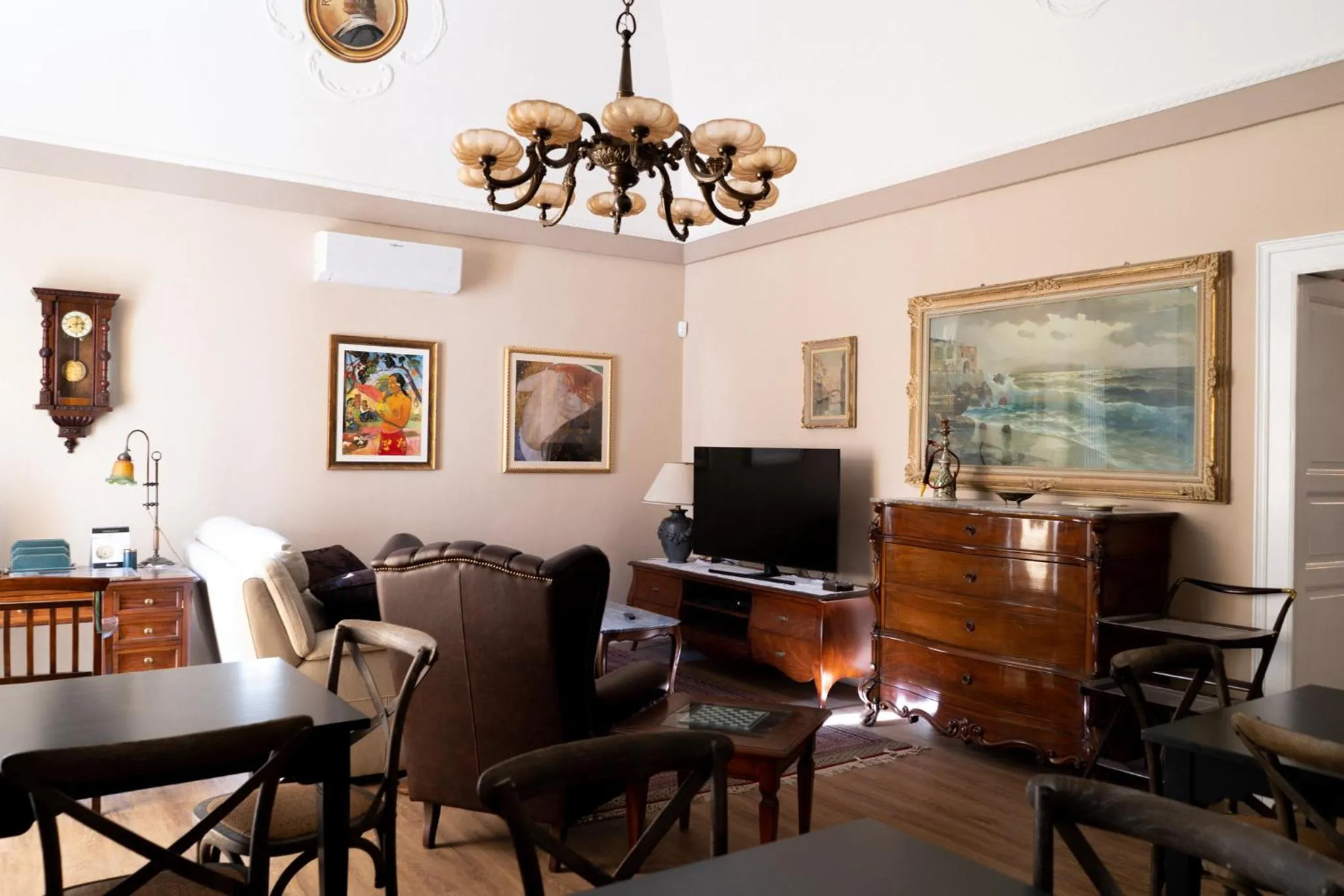 Communal lounge/ TV room in B&B Giardino delle Delizie