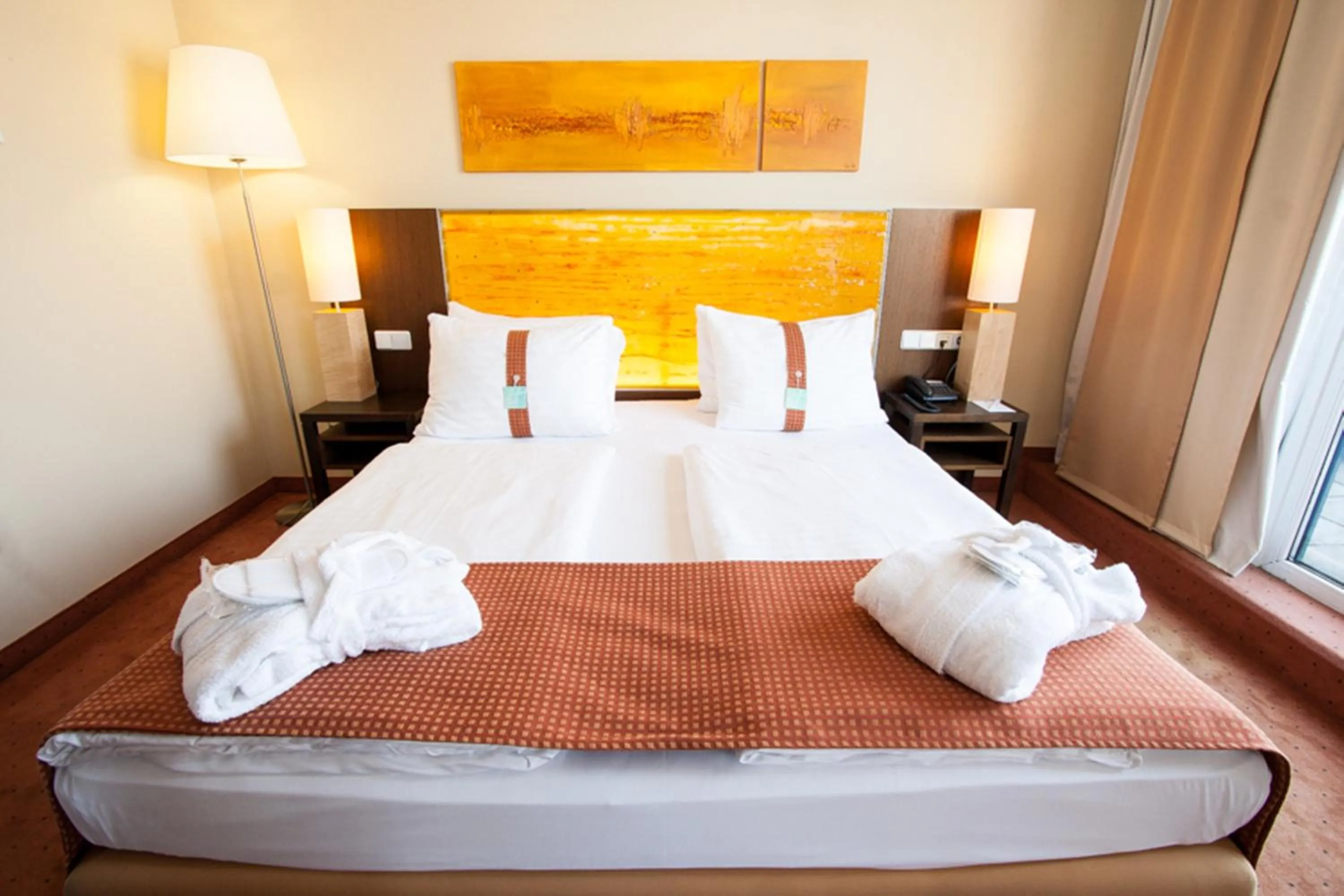 Photo of the whole room, Bed in Holiday Inn - Salzburg City by IHG