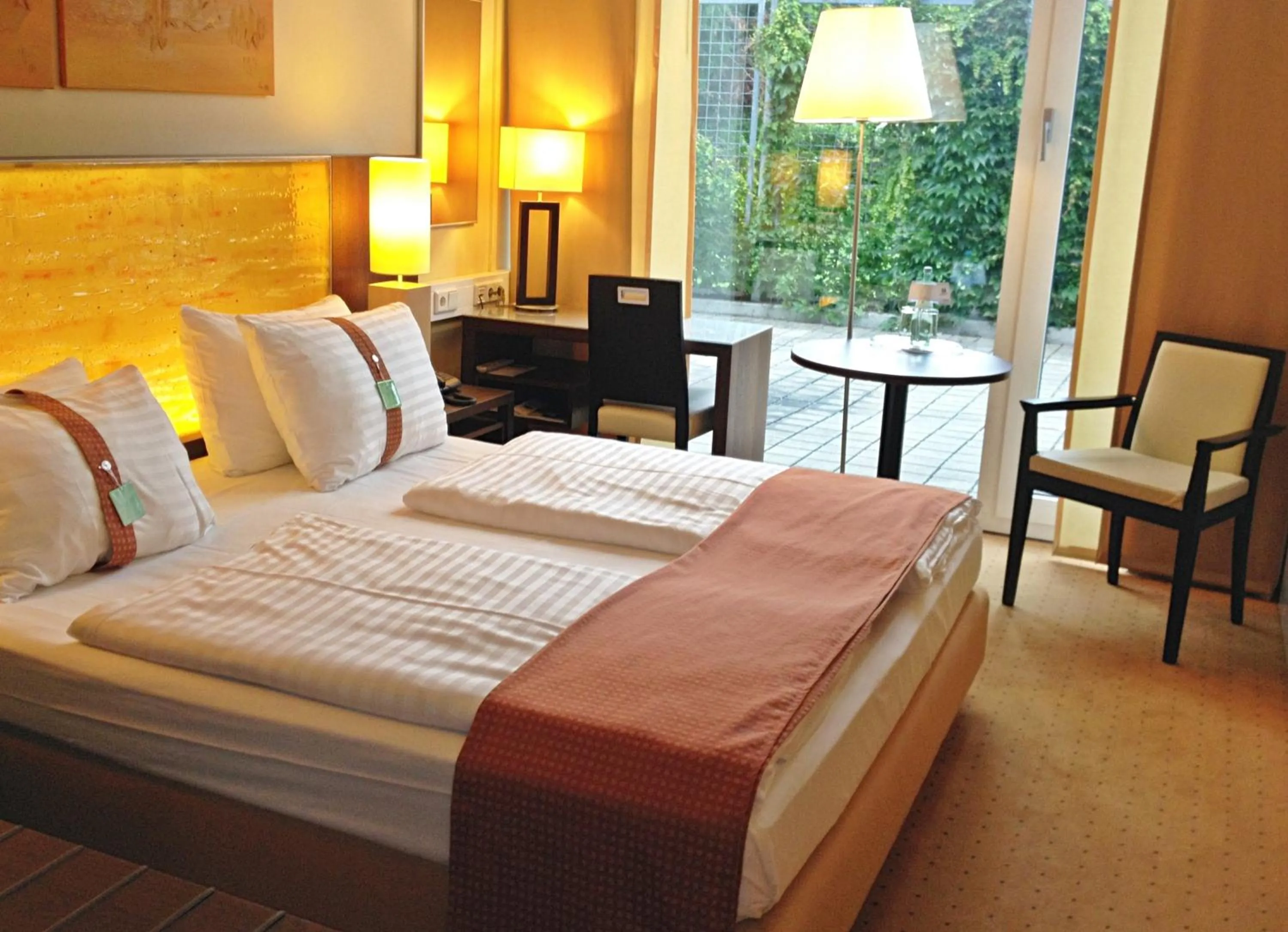 Photo of the whole room, Bed in Holiday Inn - Salzburg City by IHG