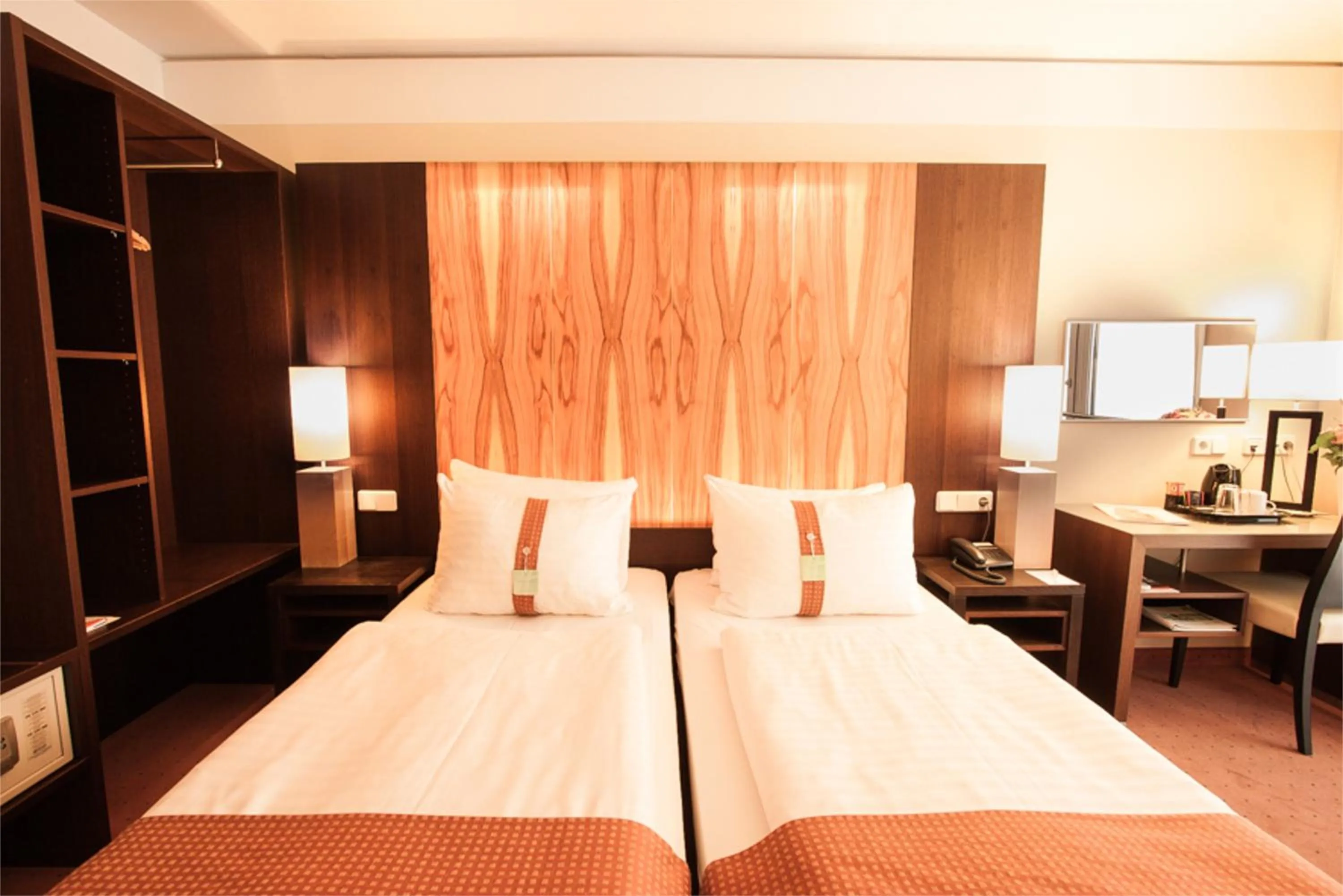 Photo of the whole room, Bed in Holiday Inn - Salzburg City by IHG