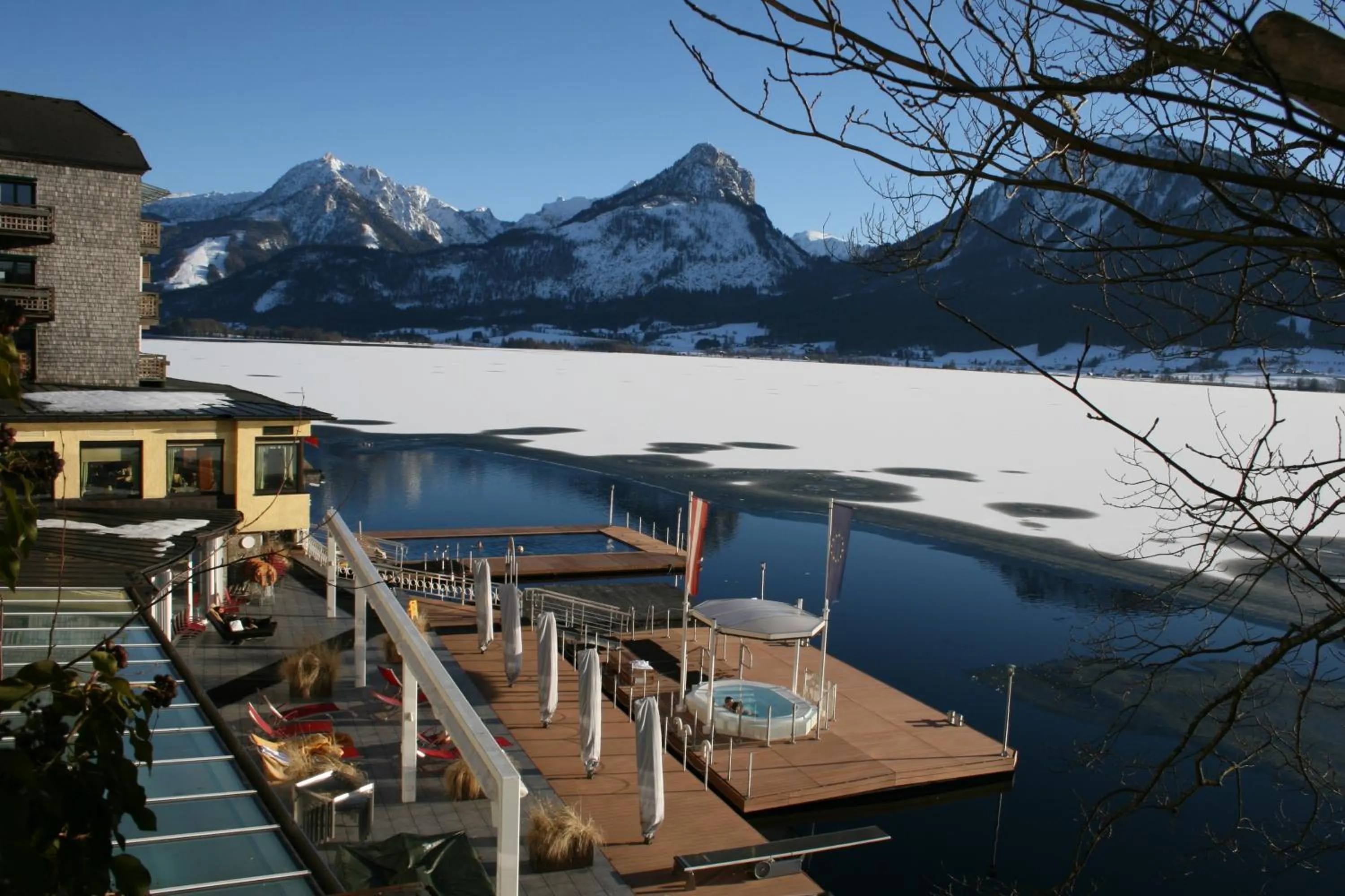 Facade/entrance in Romantik Hotel Im Weissen Rössl am Wolfgangsee