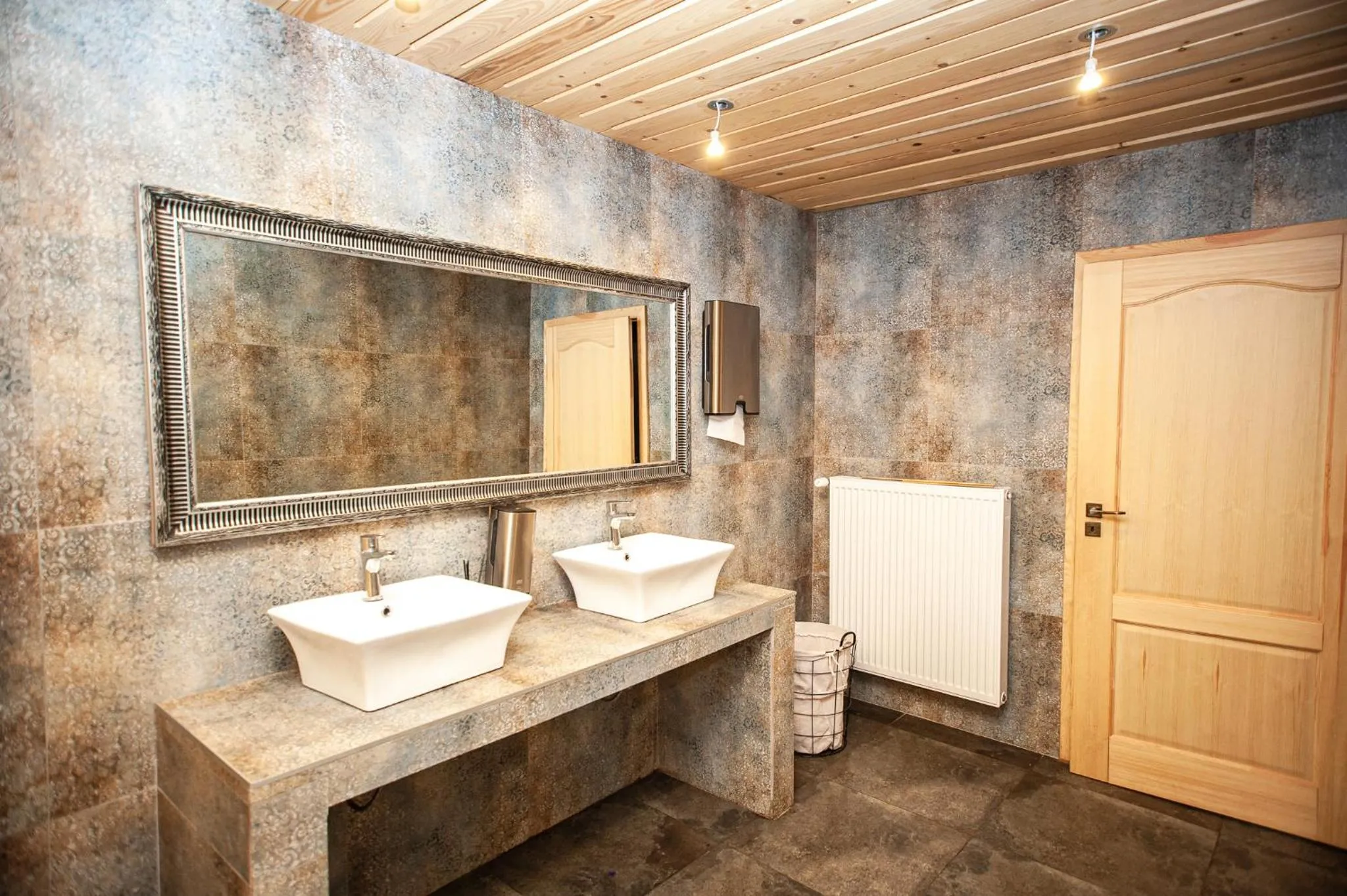 Hostinec pod úbočou