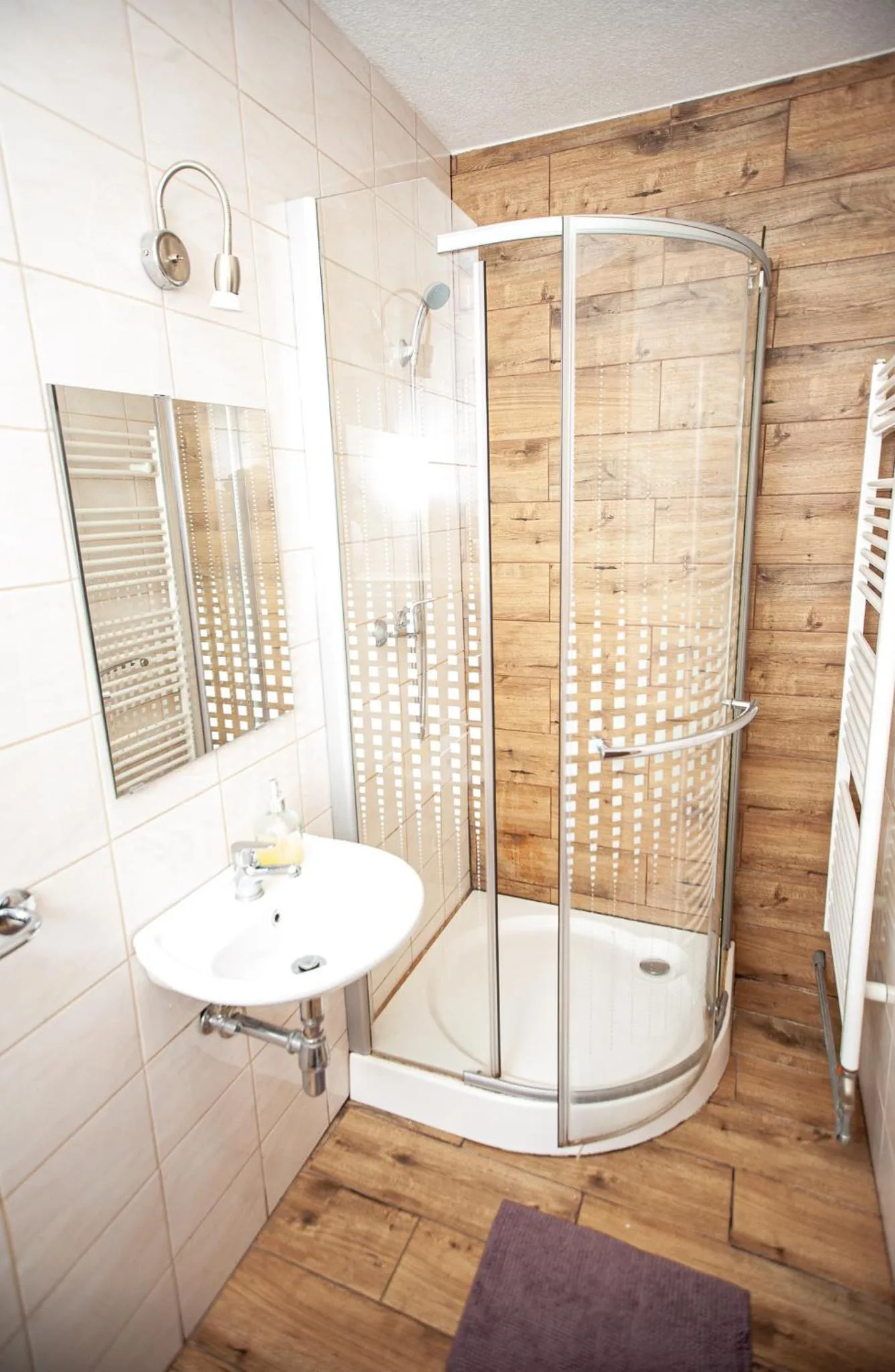 Hostinec pod úbočou