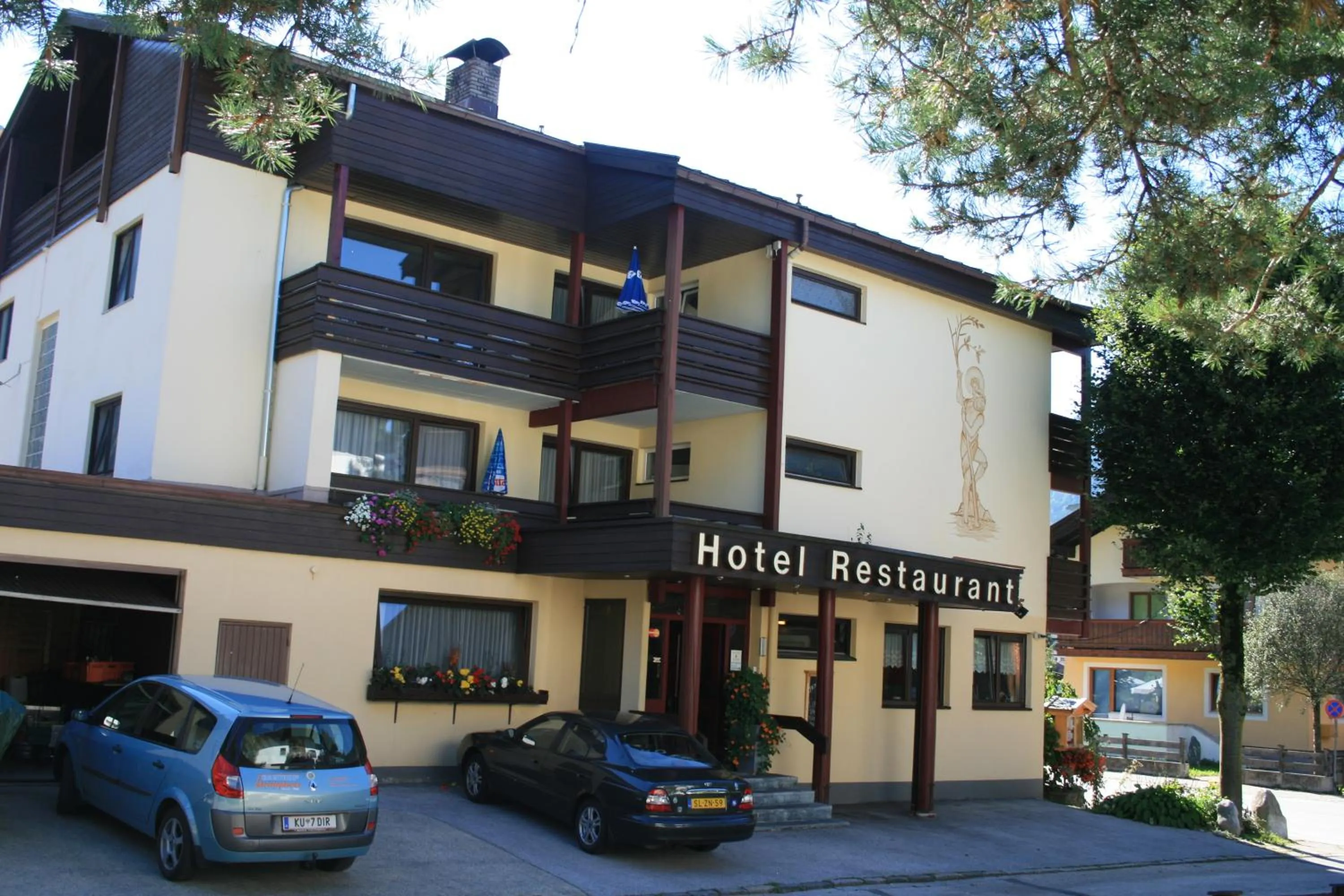 Facade/entrance in das Christophorus