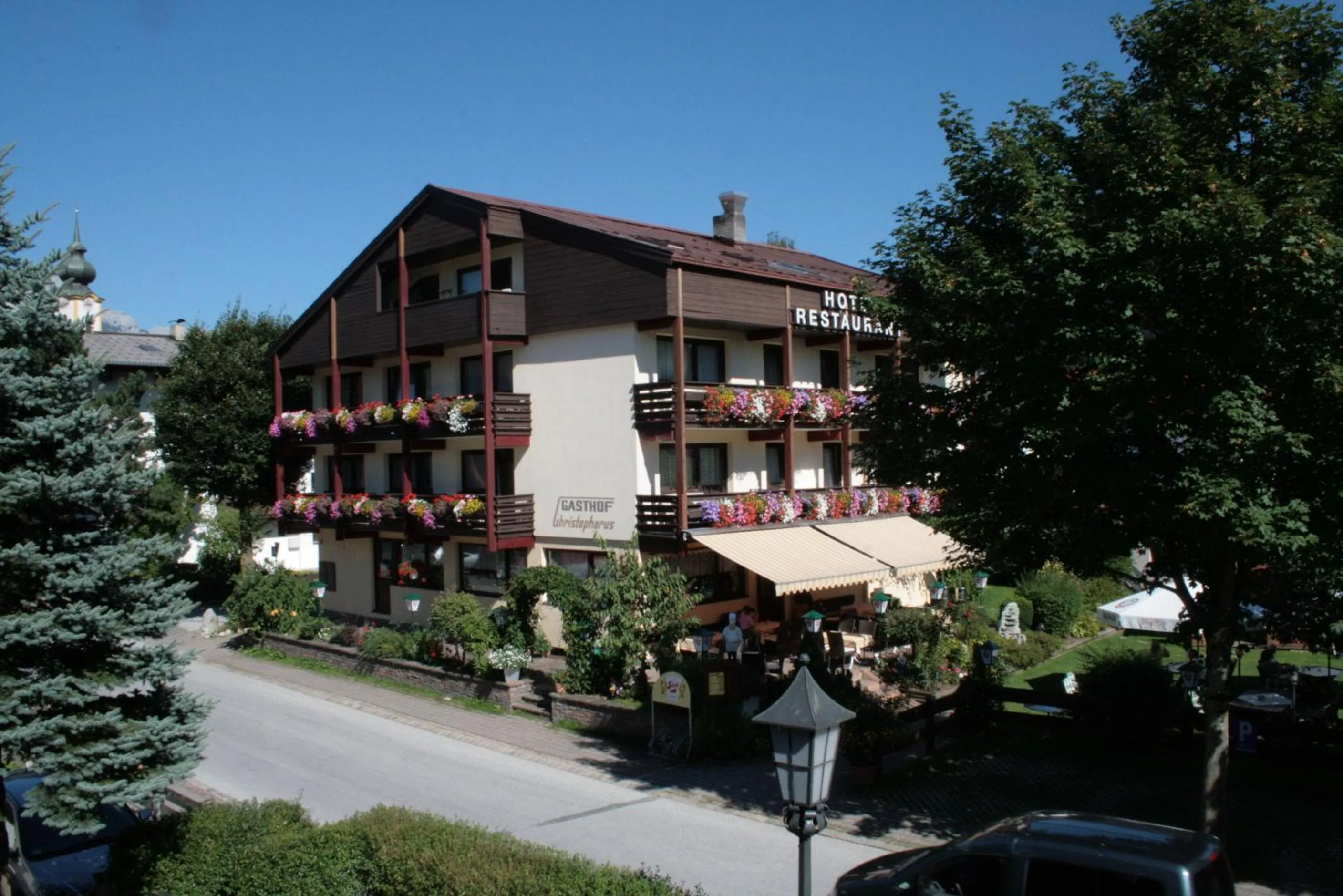 Facade/entrance in das Christophorus