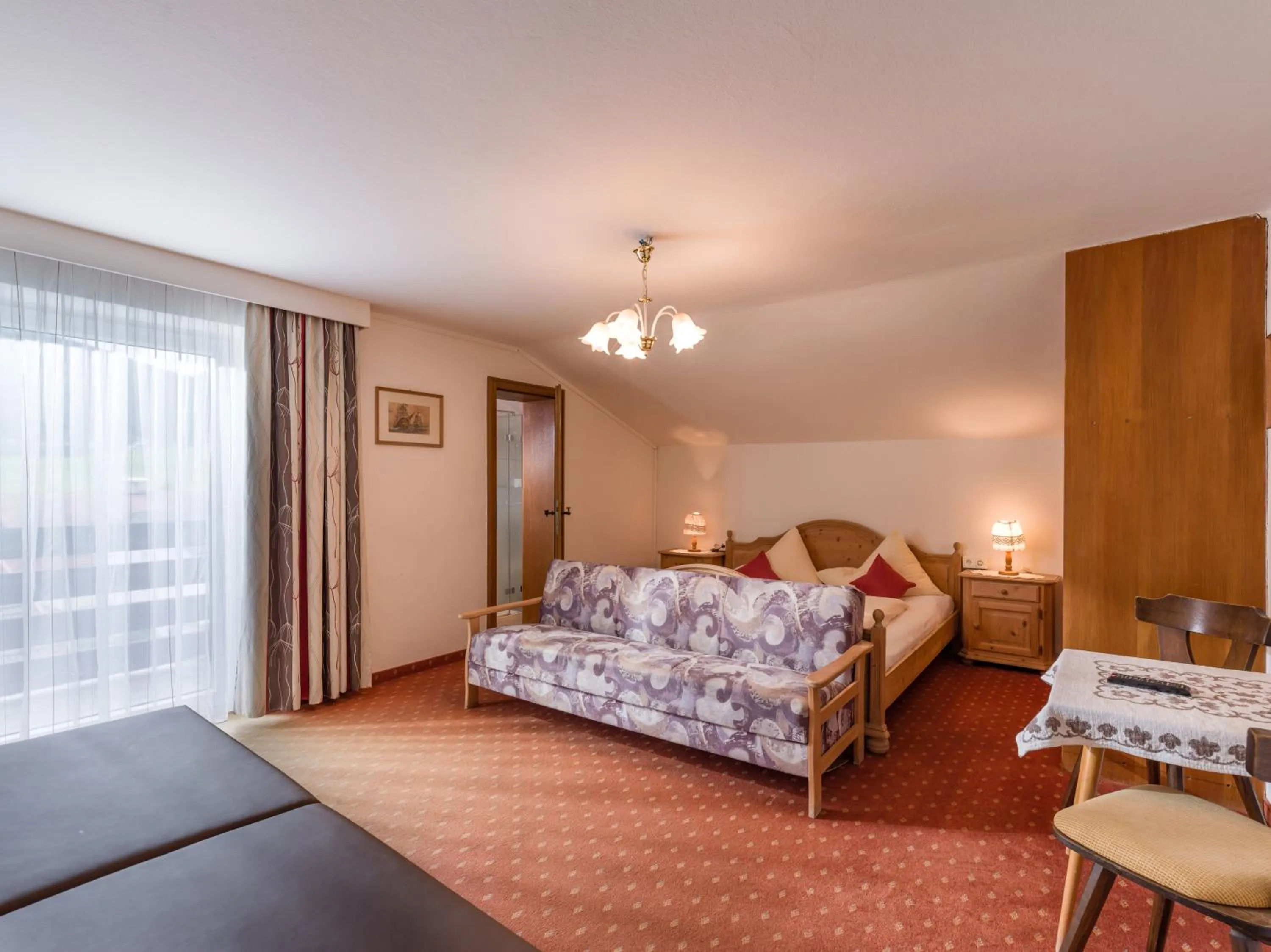 Photo of the whole room in das Christophorus