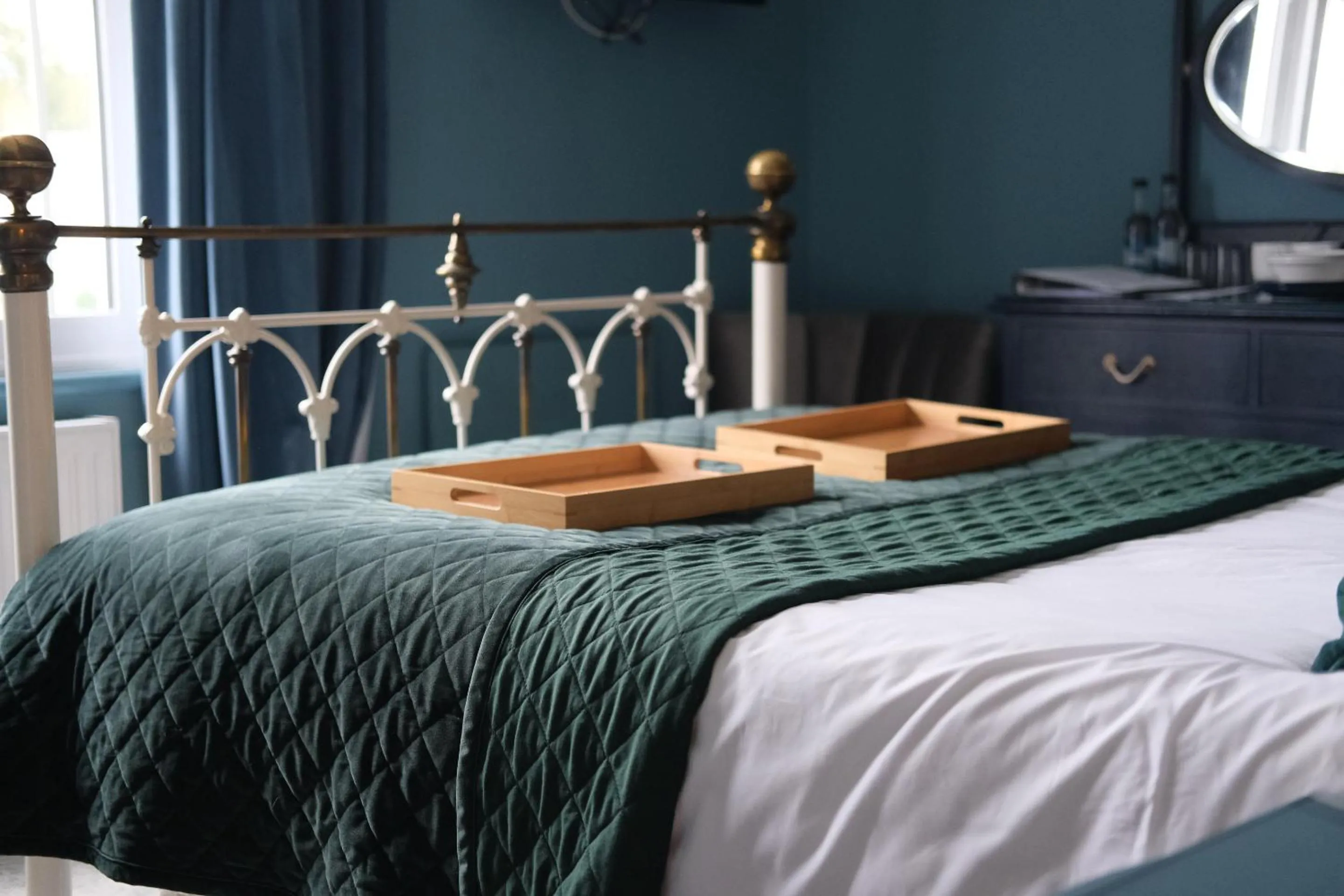 Bedroom, Bed in The Crown Inn Dial Post