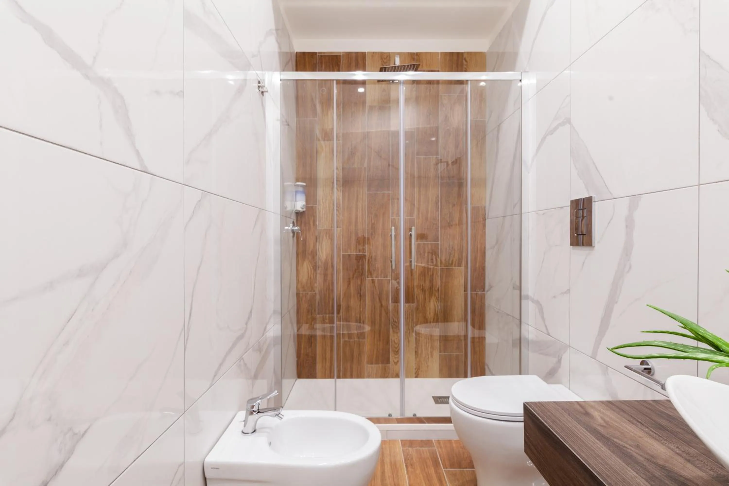 Bathroom in Pompei Plaza