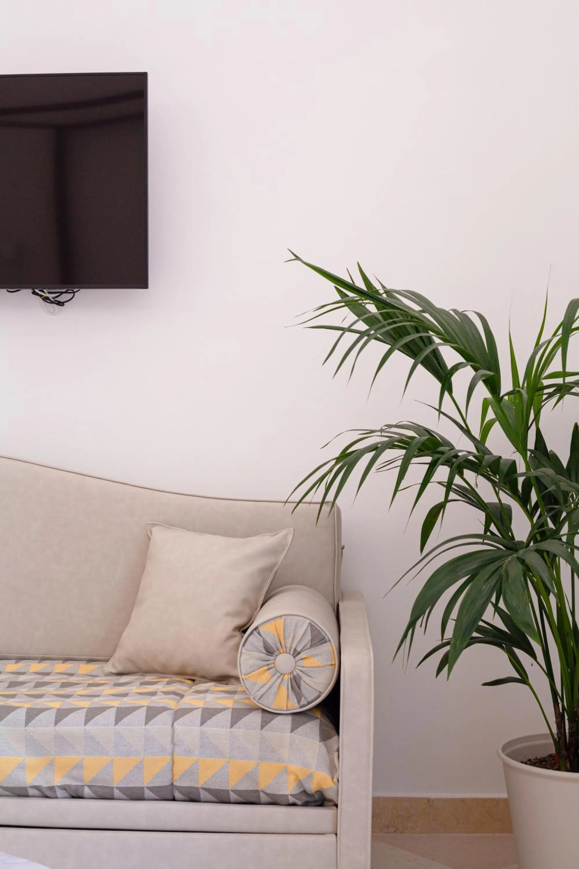Seating area in Pompei Plaza