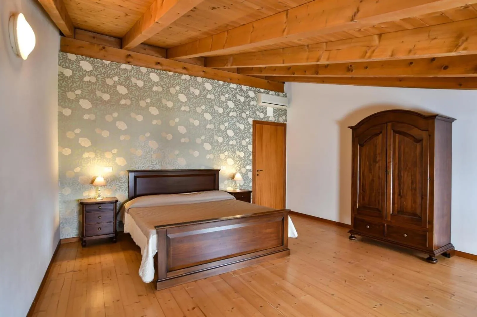Bedroom, Bed in AGRITURISMO COLOMBARE TEBOI
