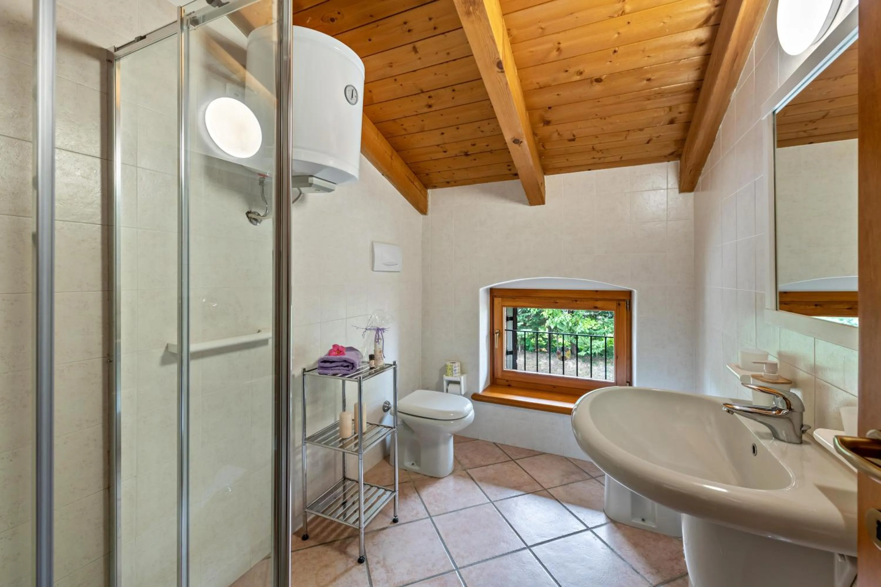 Bathroom in AGRITURISMO COLOMBARE TEBOI