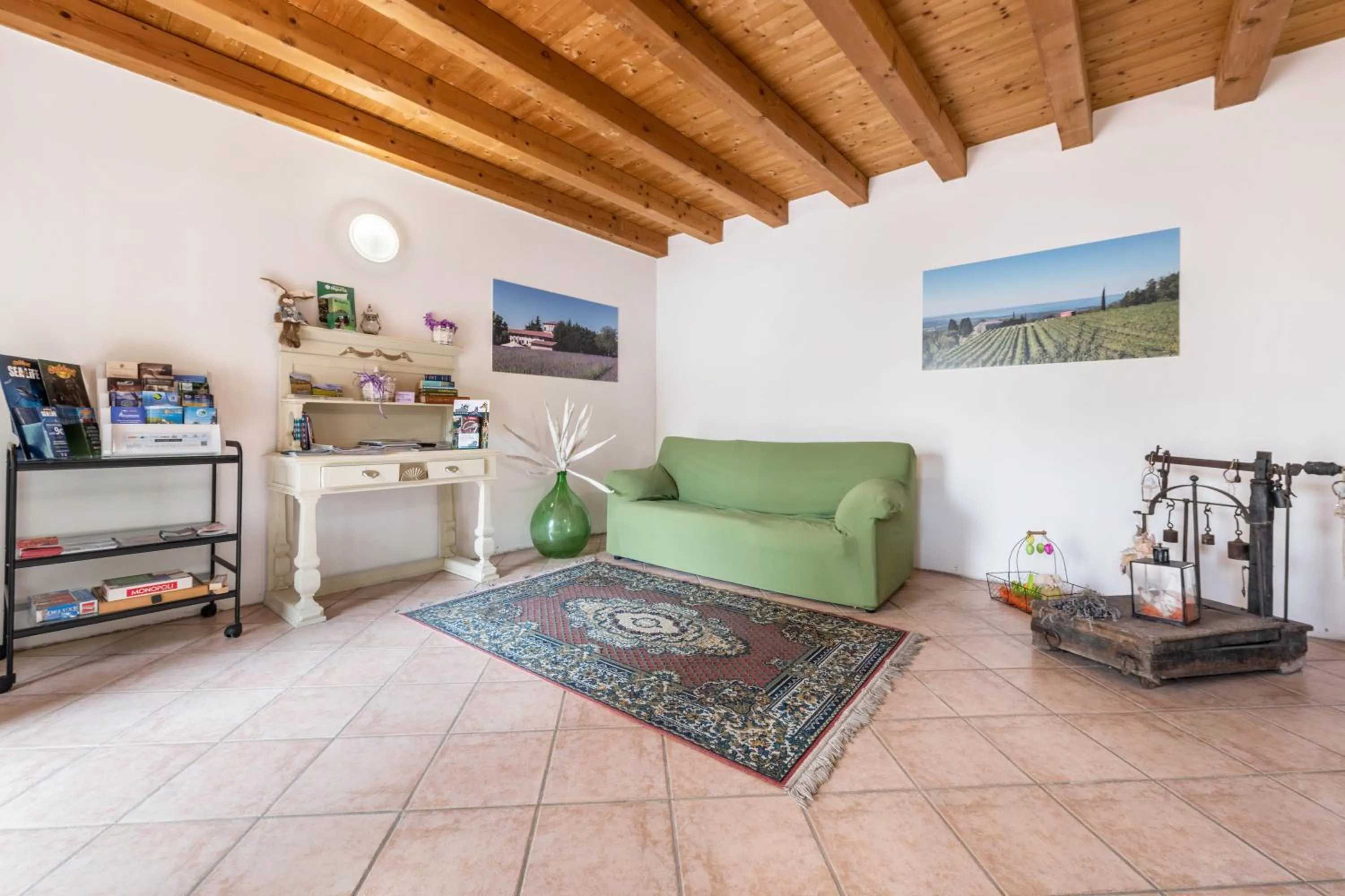 Communal lounge/ TV room in AGRITURISMO COLOMBARE TEBOI
