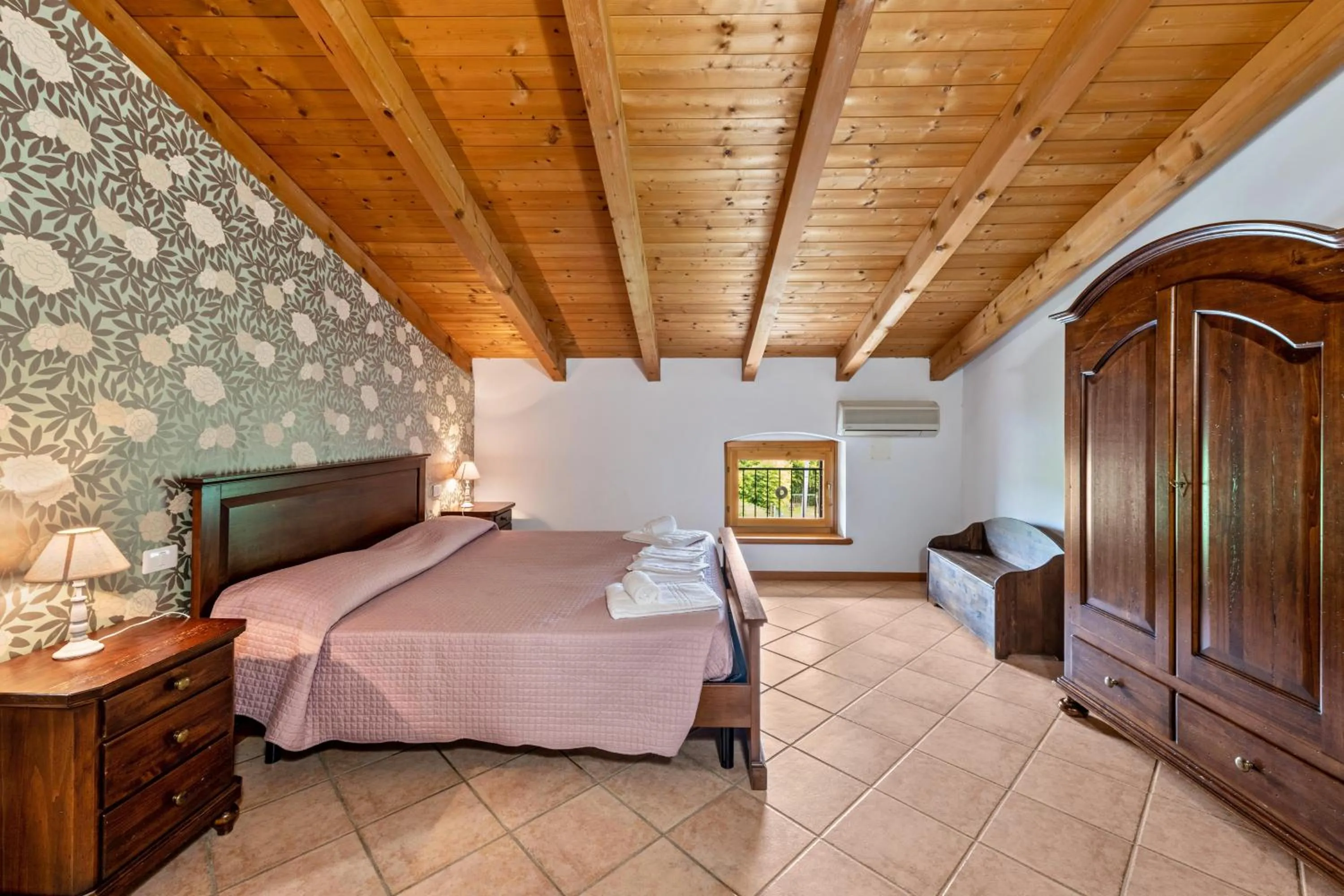 Bedroom, Bed in AGRITURISMO COLOMBARE TEBOI