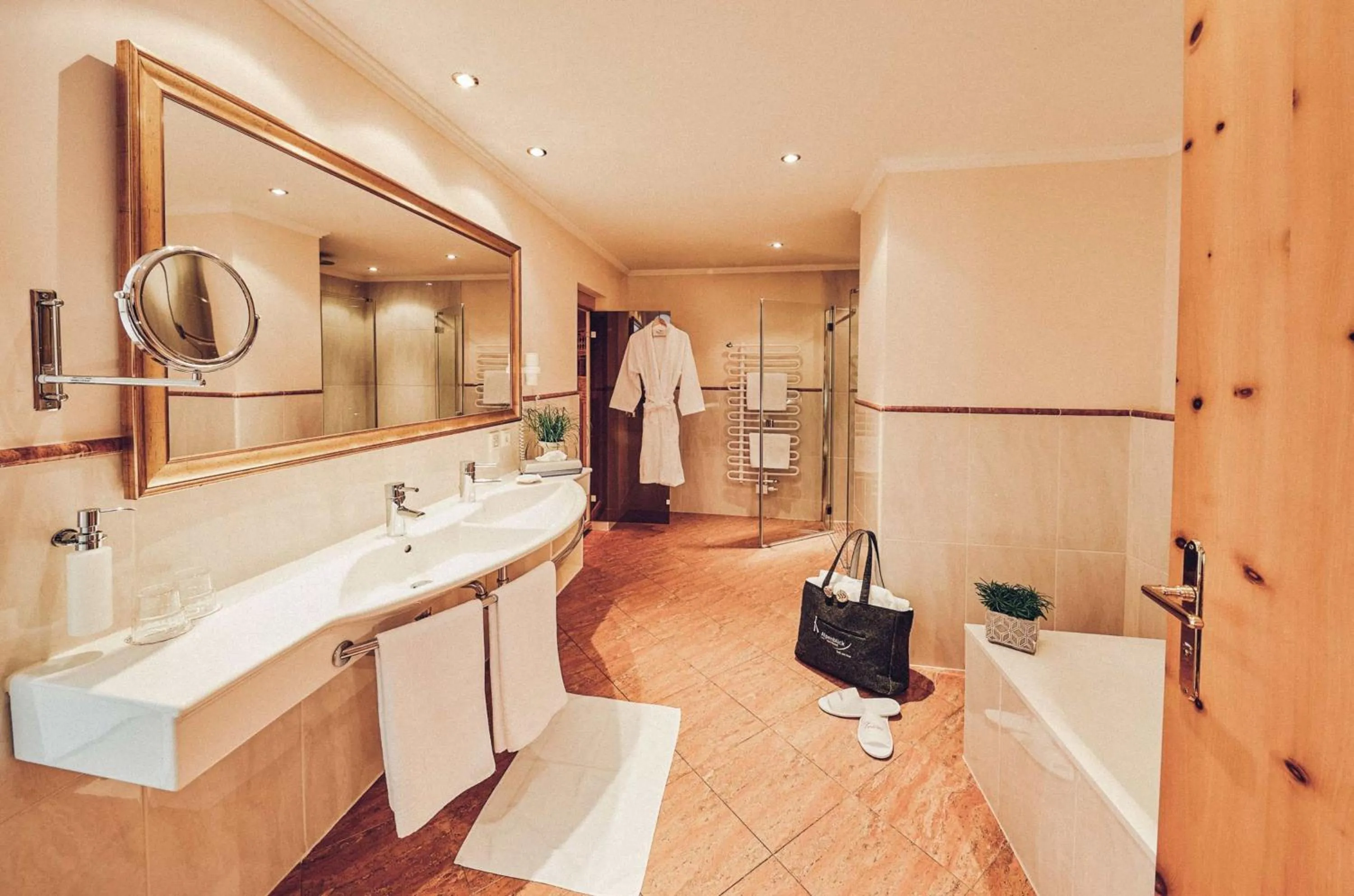 Shower in Superior Sport und Familienresort Alpenblick