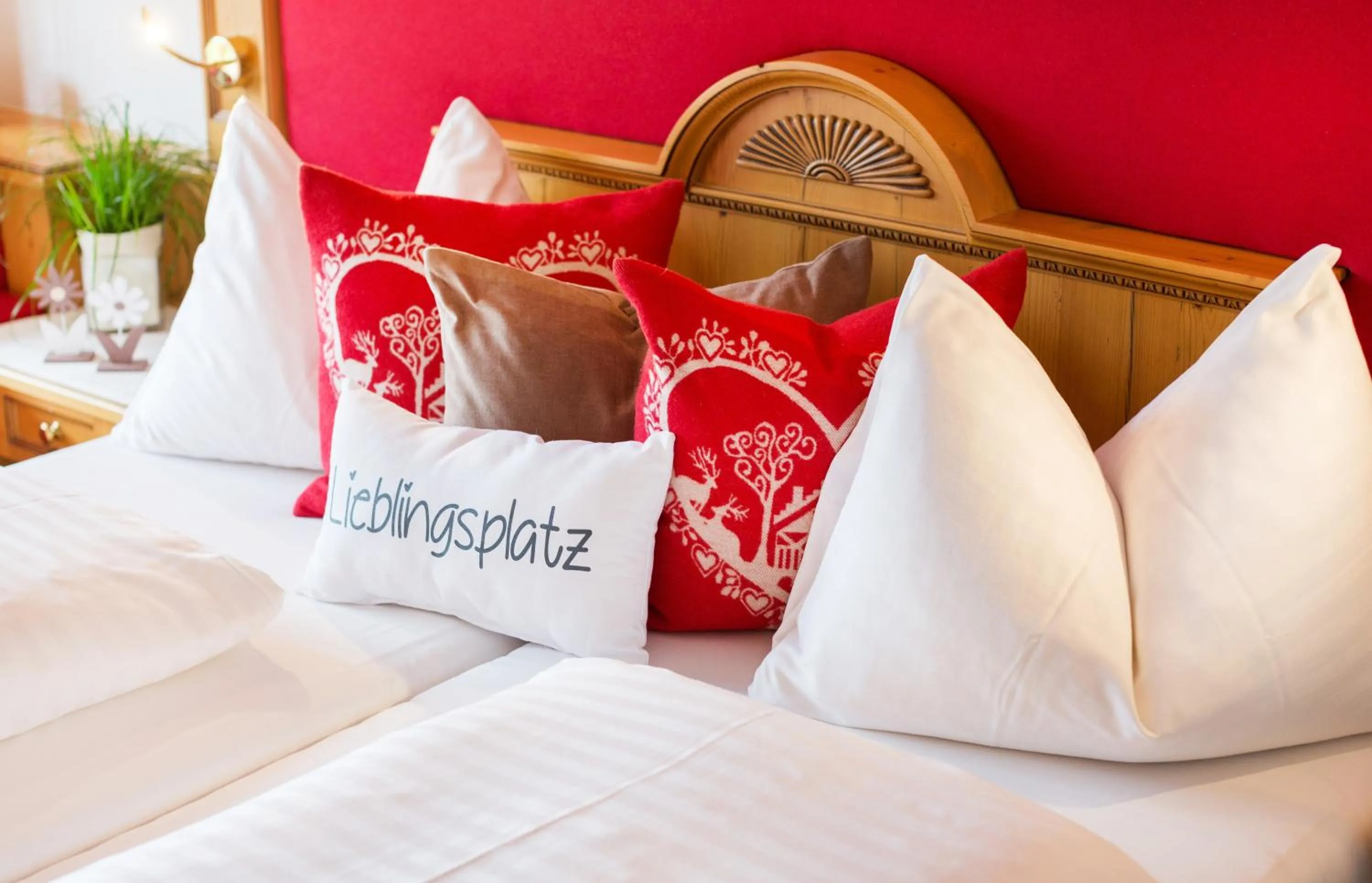 Decorative detail, Bed in Superior Sport und Familienresort Alpenblick