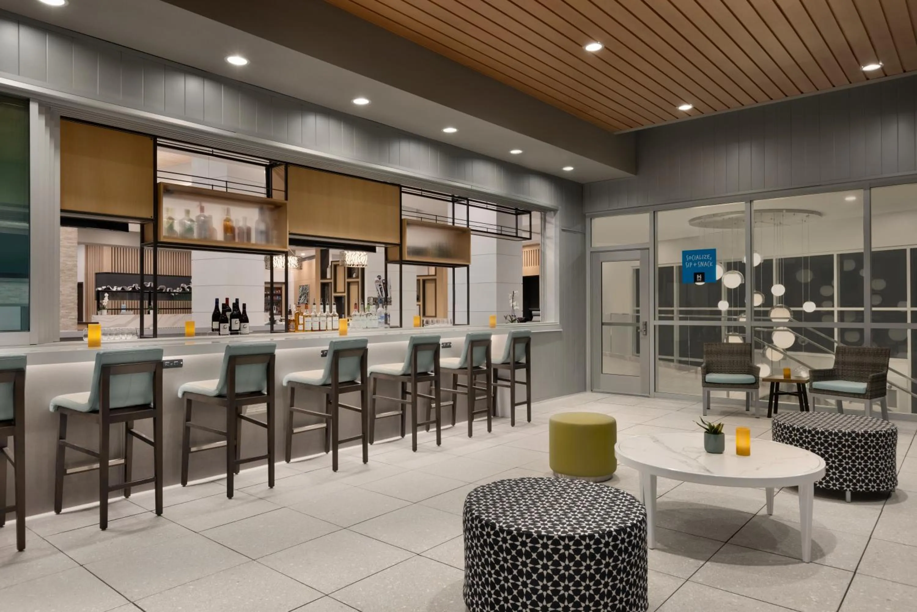 Restaurant/places to eat in Hyatt House Atlanta Perimeter Center