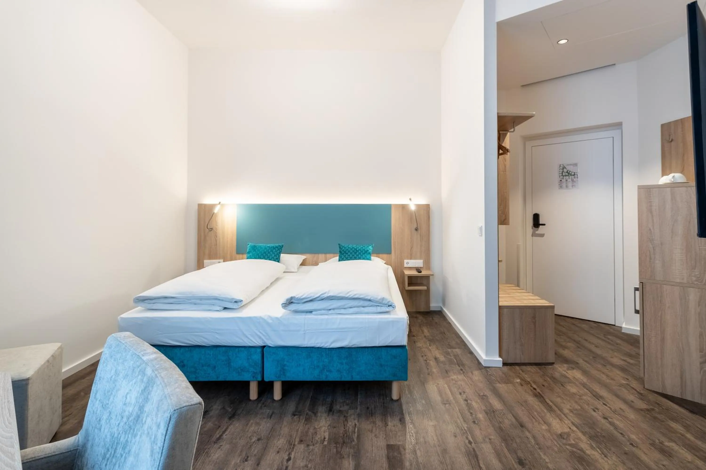 Bed in DaunTown Rooms - Self Check-In