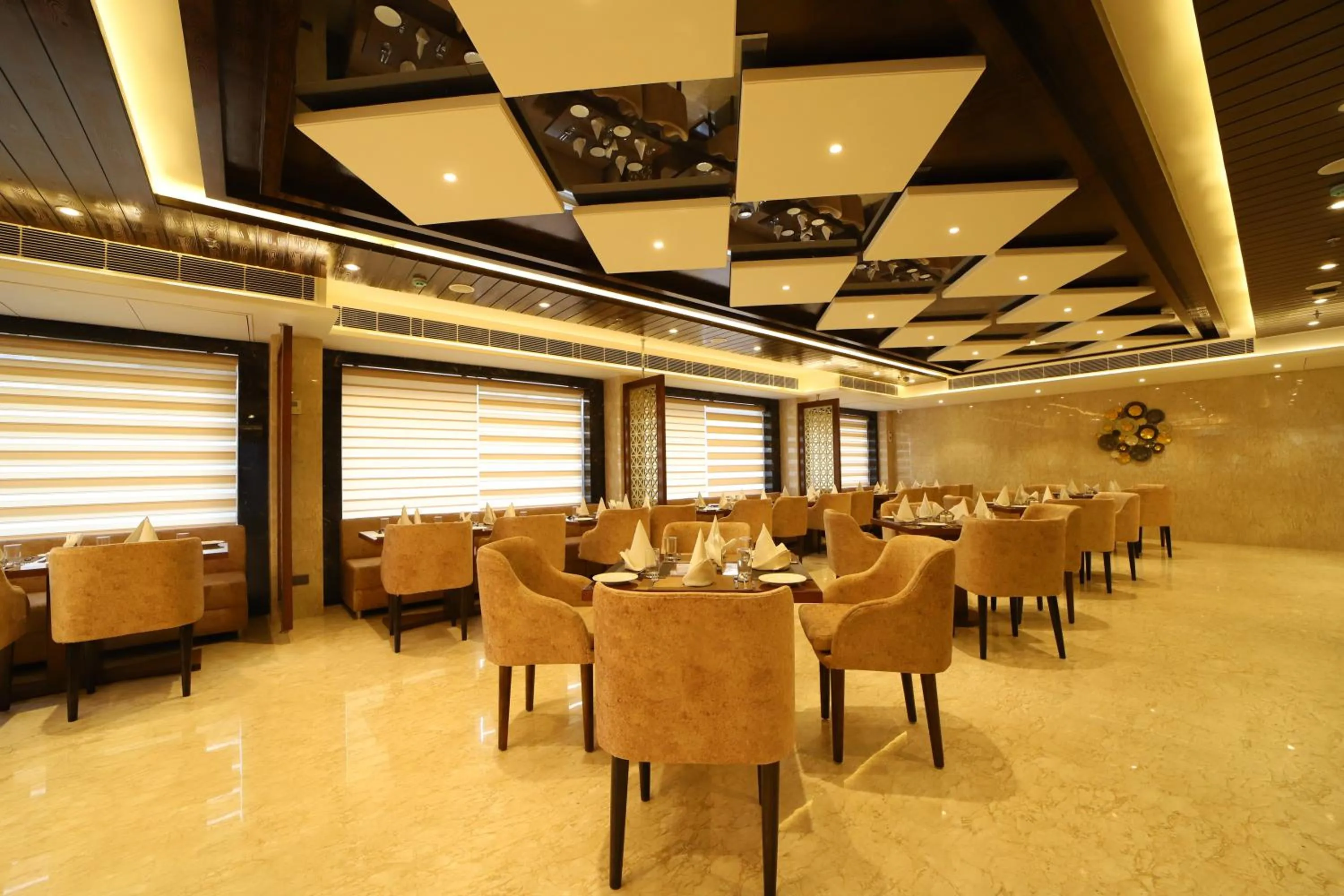 Restaurant/places to eat in Hotel DVIJ INN